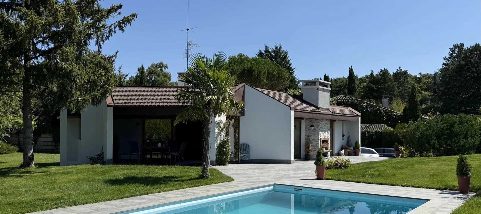 VILLA DE LUXE À VESSY AVEC PISCINE ET POTENTIEL D'AGRANDISSEMENT
