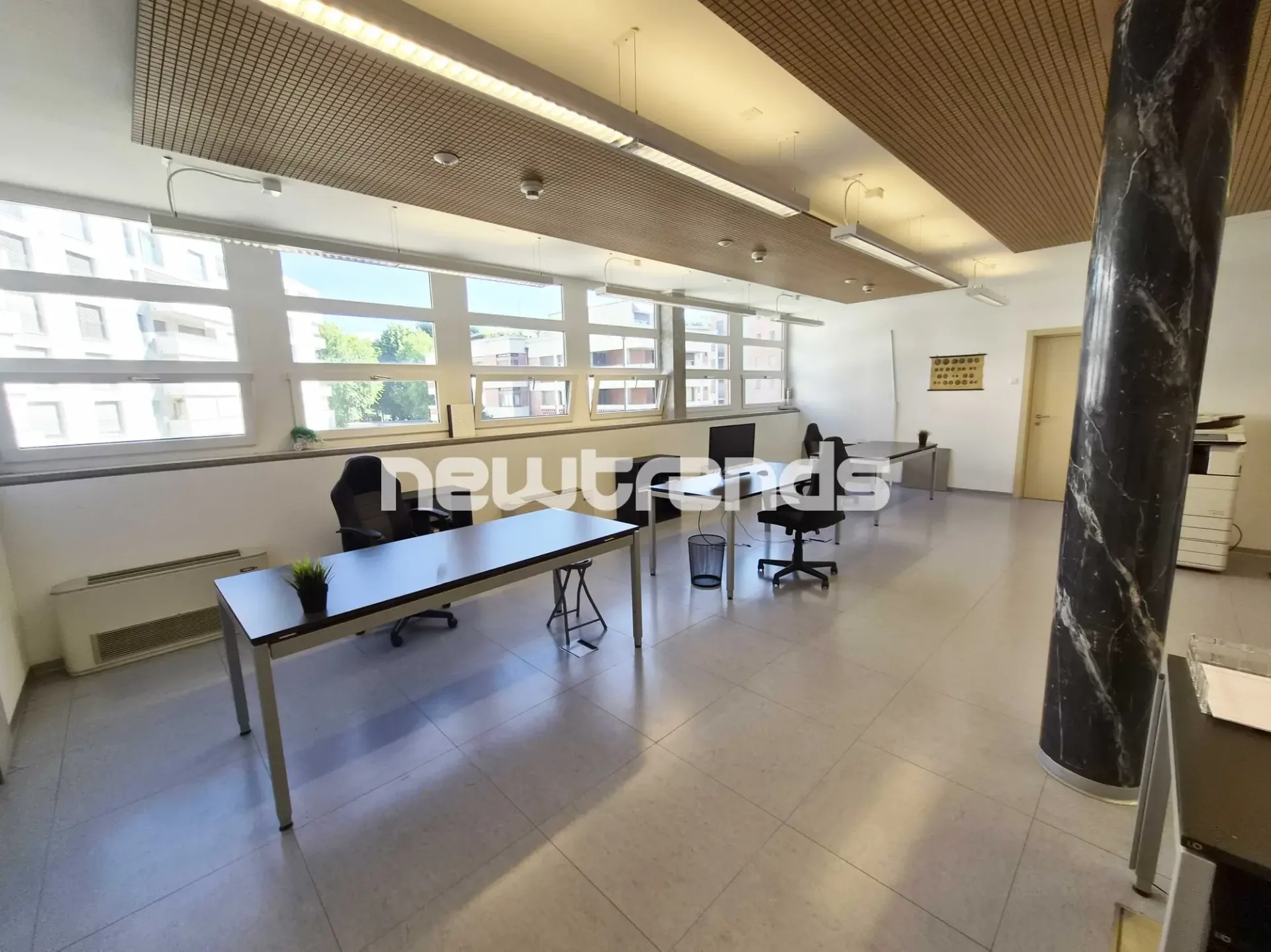 Agno: großes Büro zur Miete, teilweise möbliert, 230 m²