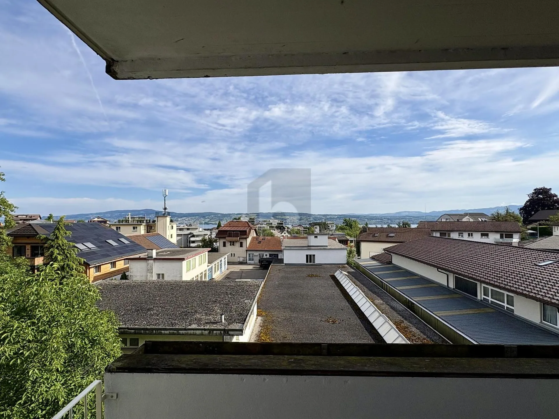 ZENTRAL MIT BALKON