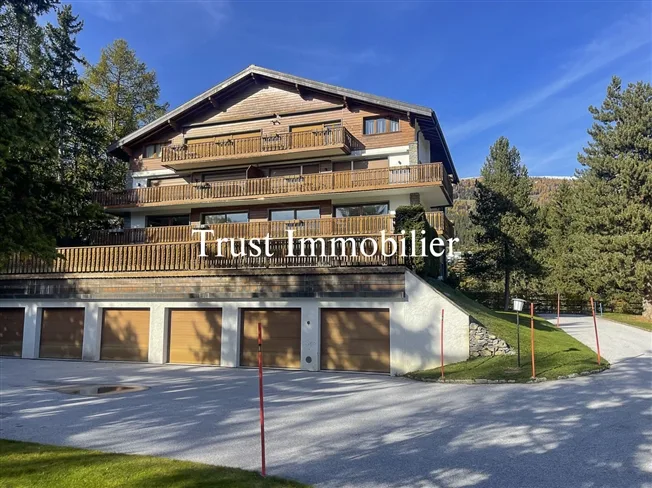 4017. Luxuswohnung am Übergang, nahe dem Zentrum von Crans.