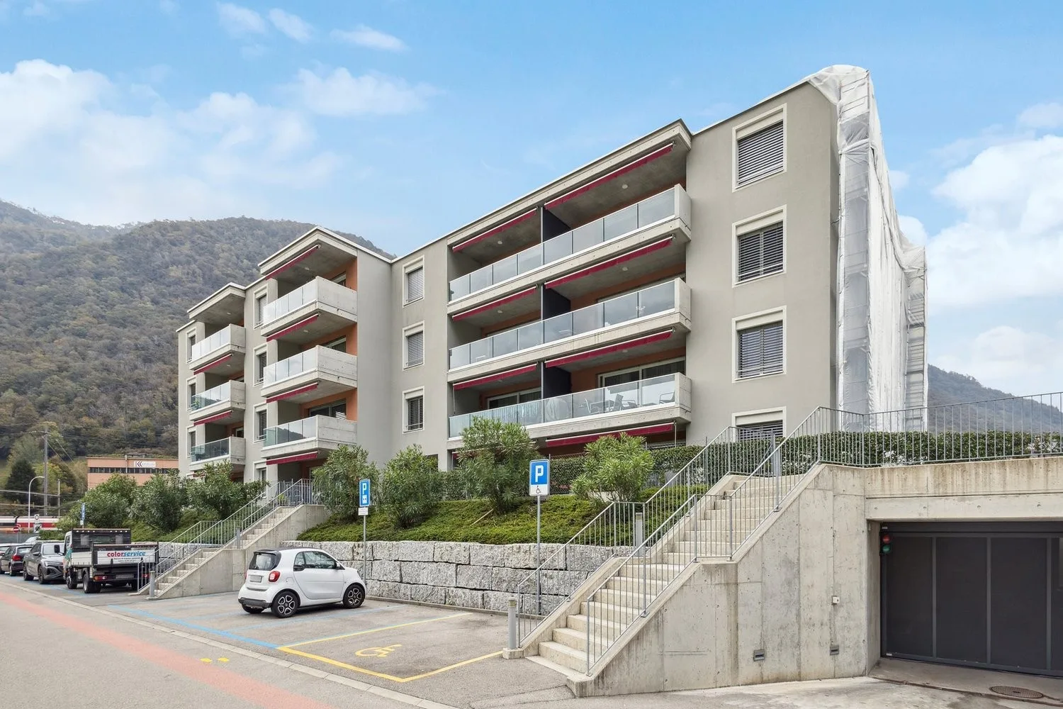 Moderno in zona adatta agli spostamenti