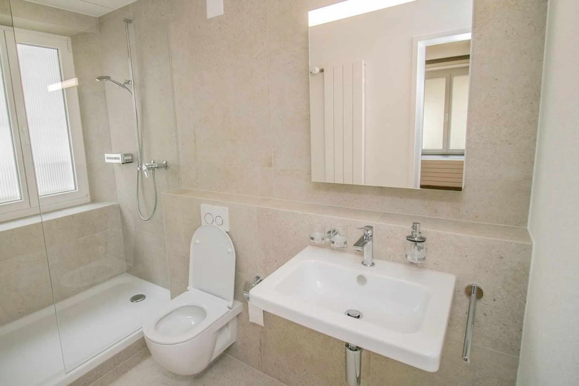 Erdgeschosswohnung mit frisch saniertem Badezimmer