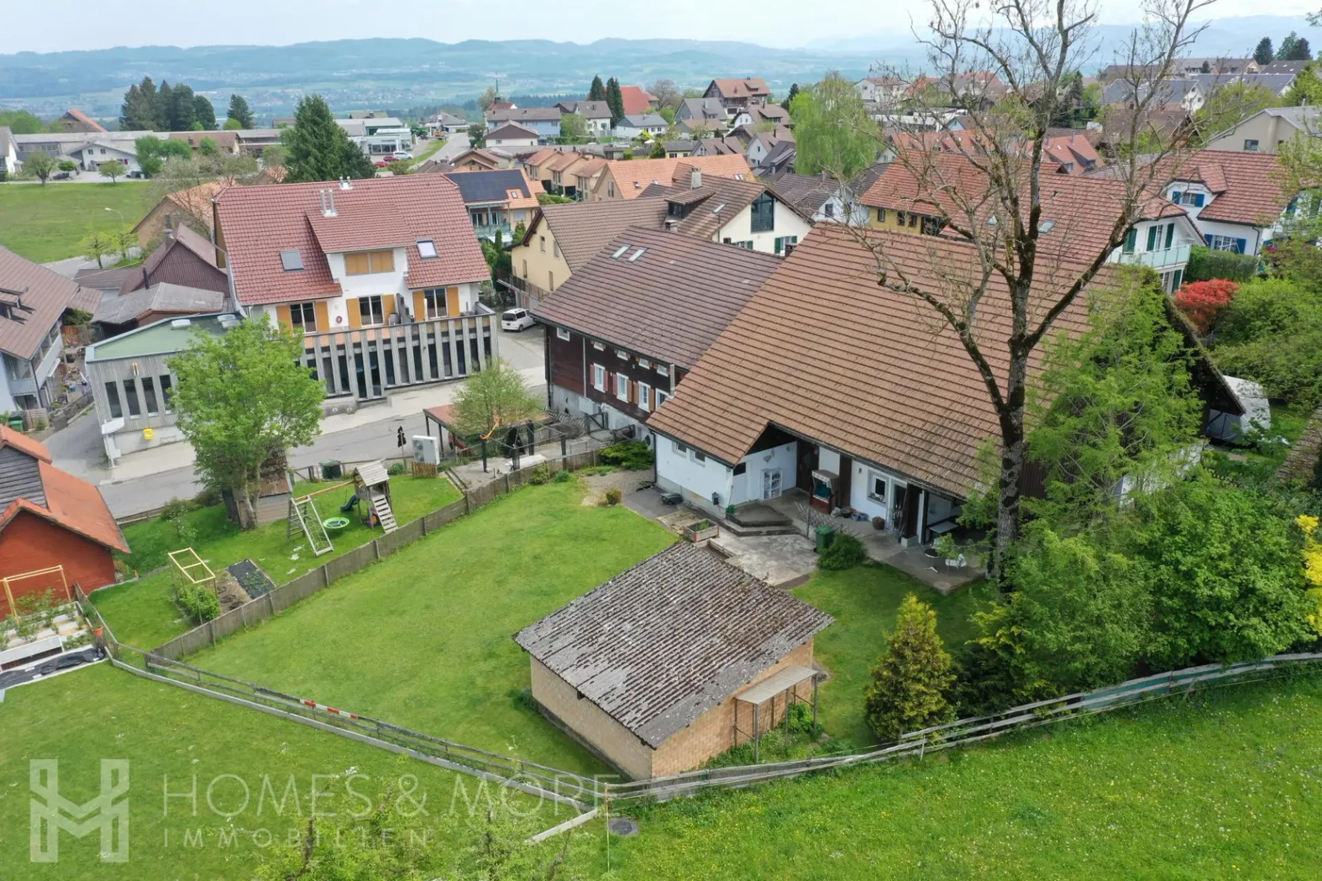 BAUERNHAUS MIT ENTWICKLUNGSPOTENZIAL
