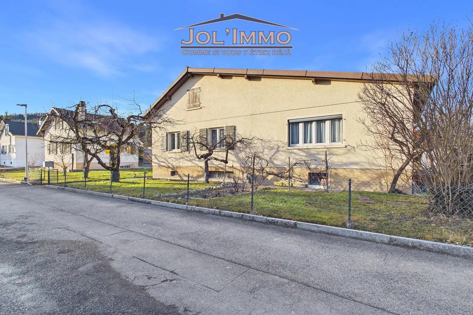 Maison individuelle avec beau potentiel dans quartier calme à Courrendlin