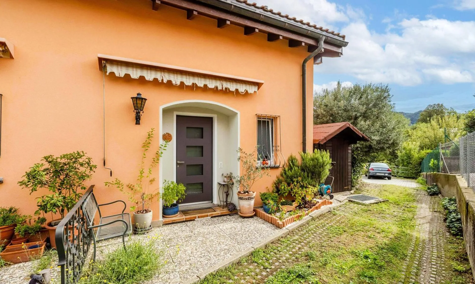Schönes Reihenhaus mit 3,5 Zimmern, Garten und zwei Terrassen.
