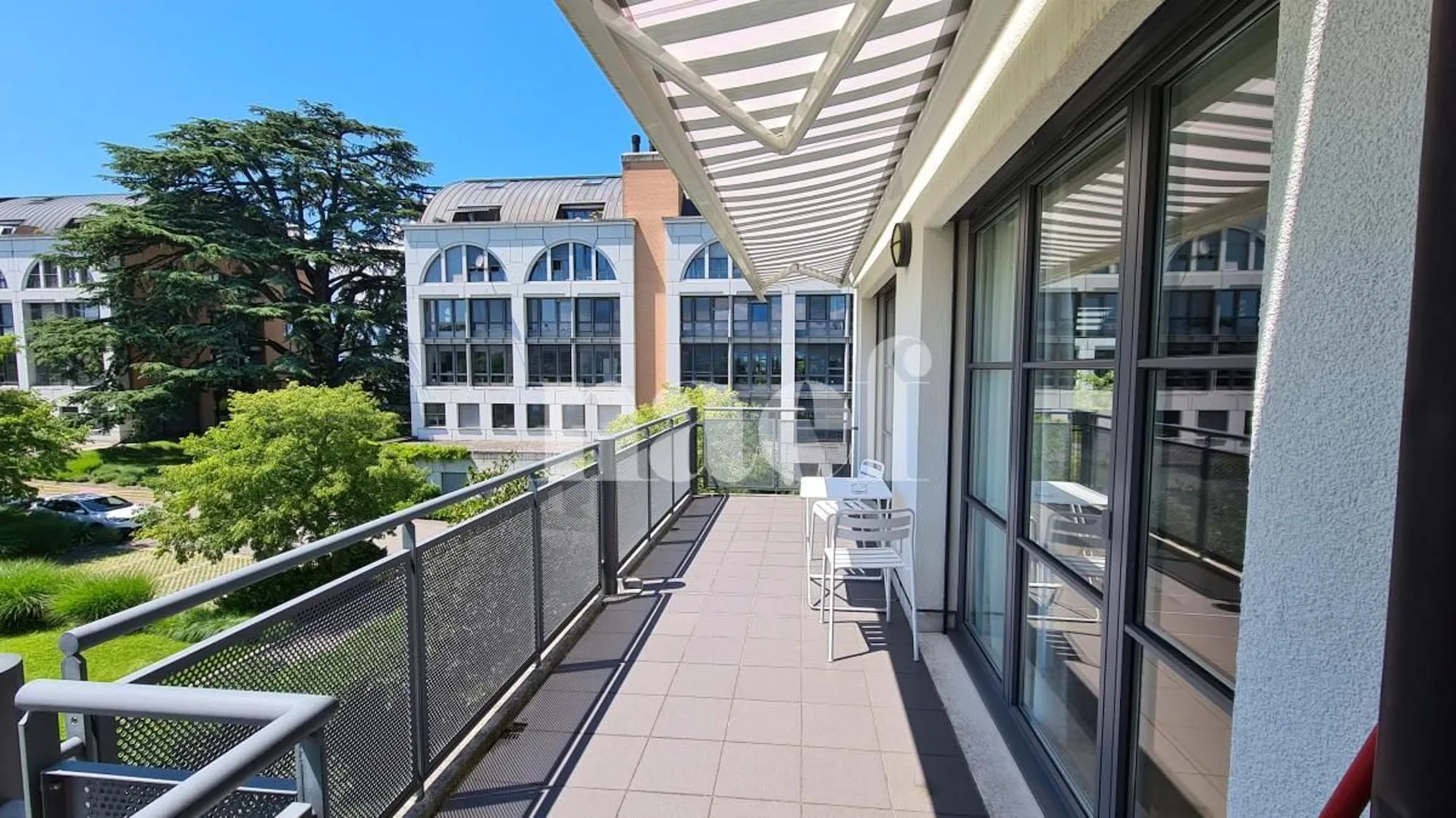 Geräumige 5.5-Zimmer-Wohnung von ca. 157 m2 im 2. Stock mit Balkon