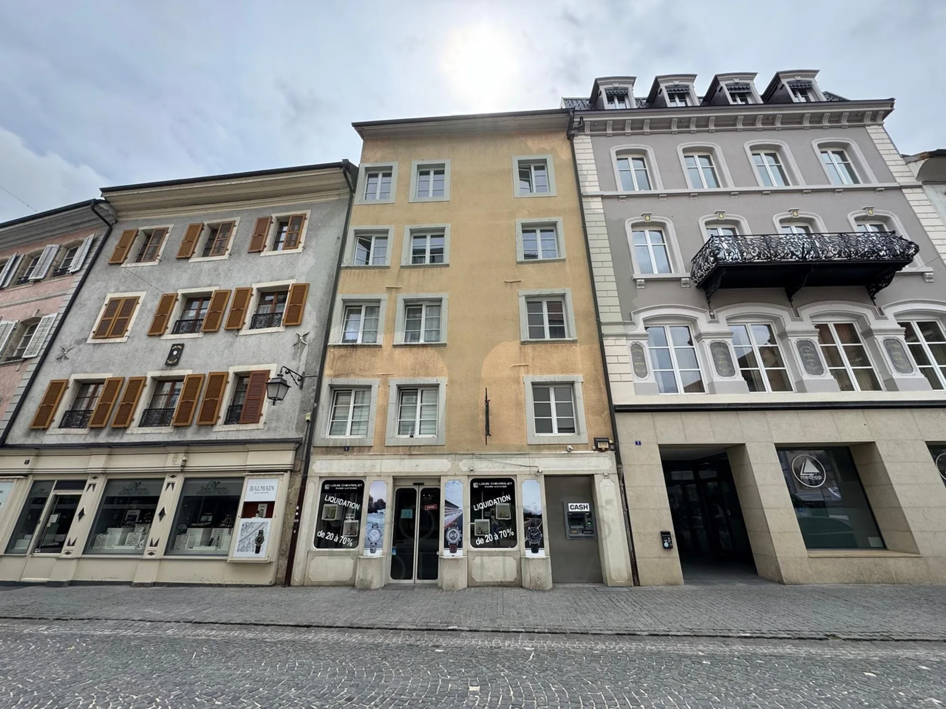 Mietshaus mit 8 Wohnungen & 2 Gewerbeflächen