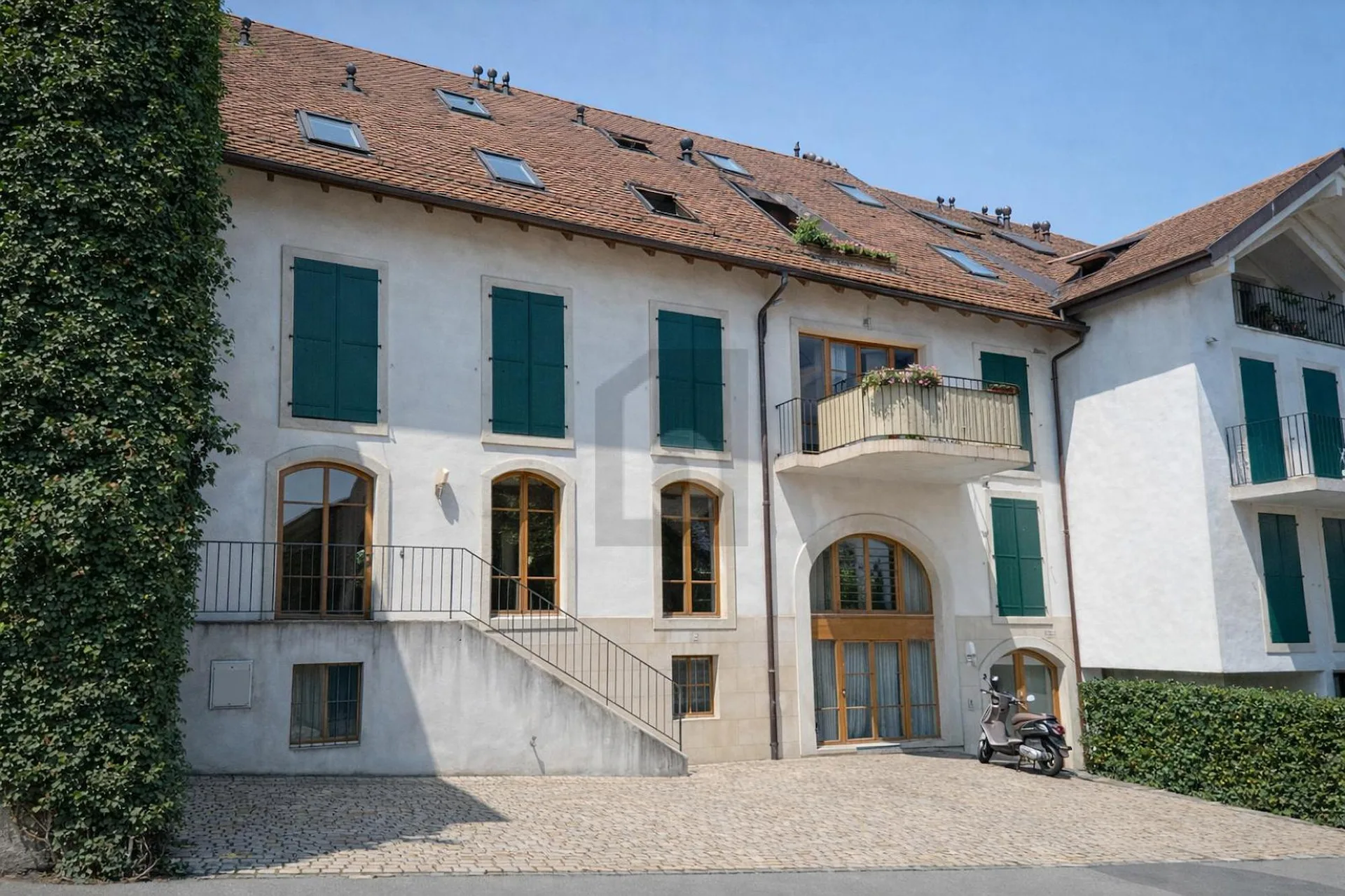 3.5-room + mezzanine and two balconies