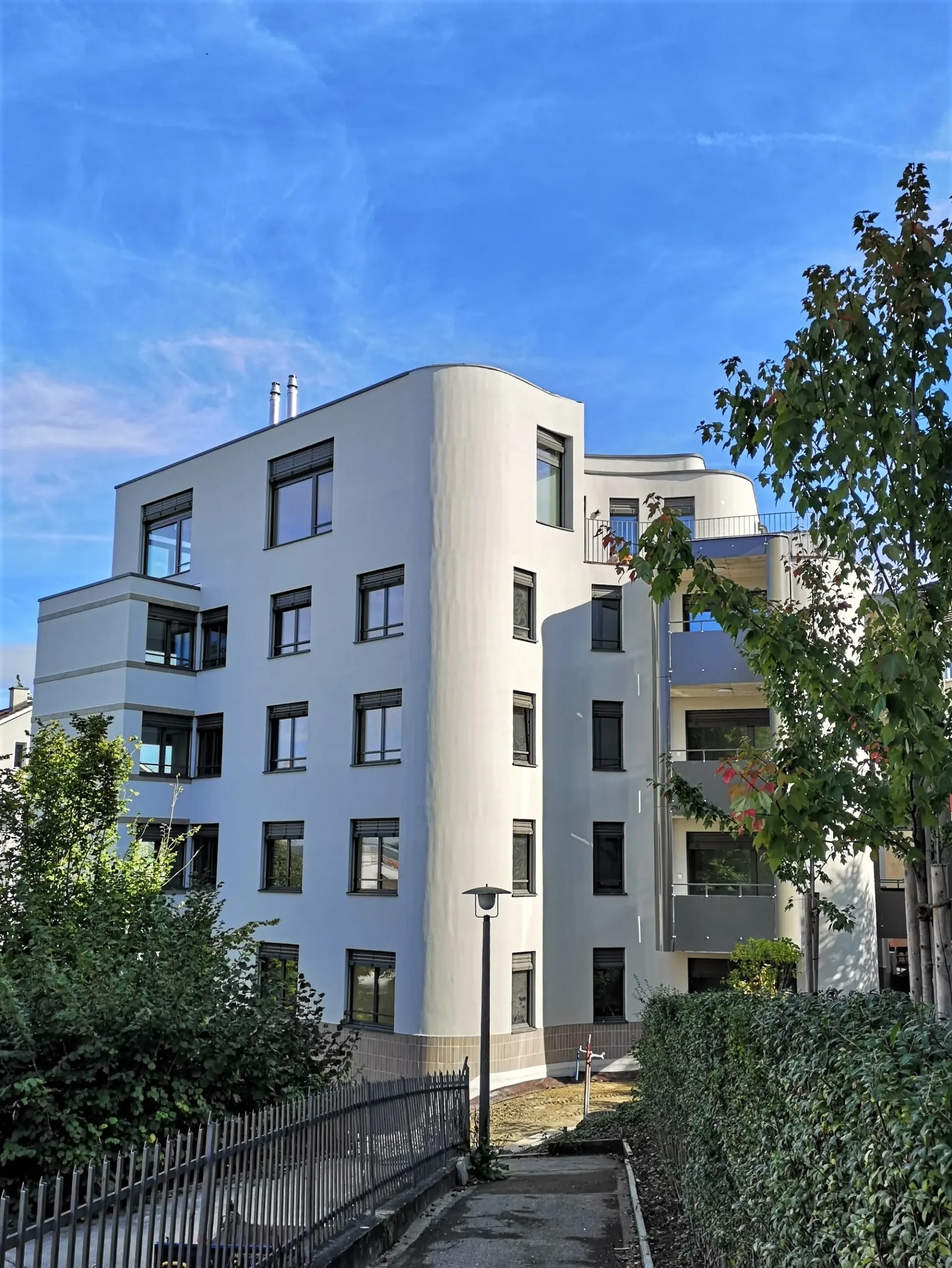 Schöne, helle und moderne 3.5-Zimmer-Wohnung in Zürich-Oerlikon per 01