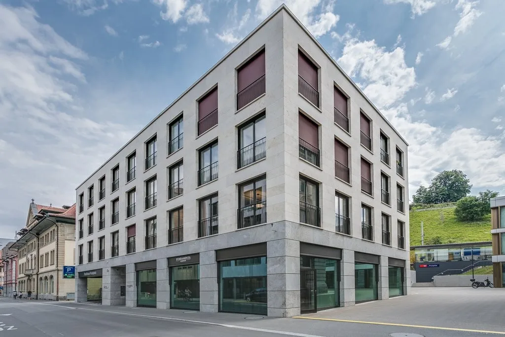 Urbanes Ambiente im Zentrum vom Zug