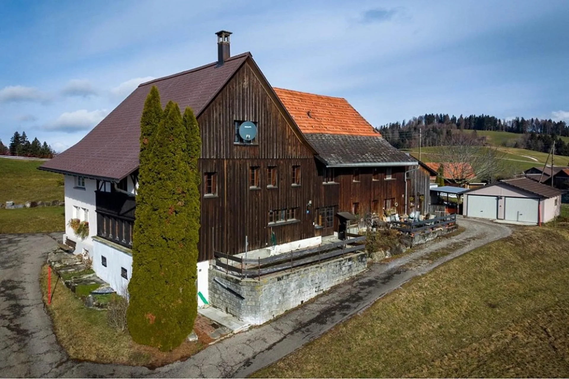 Vie confortable et dégustation avec vue sur les montagnes dans la commune de Bäretswil