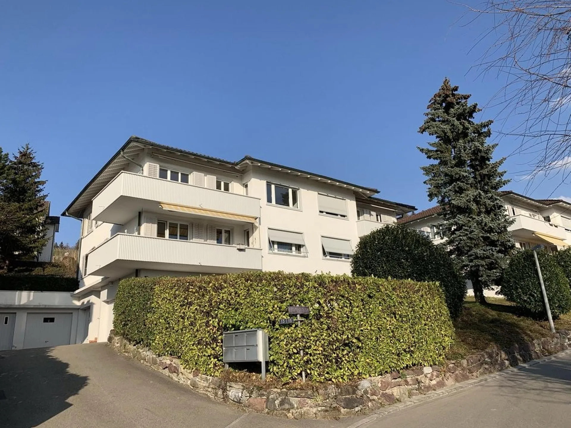 Charmante 4.5 Zimmer Wohnung mit Cheminée und Balkon