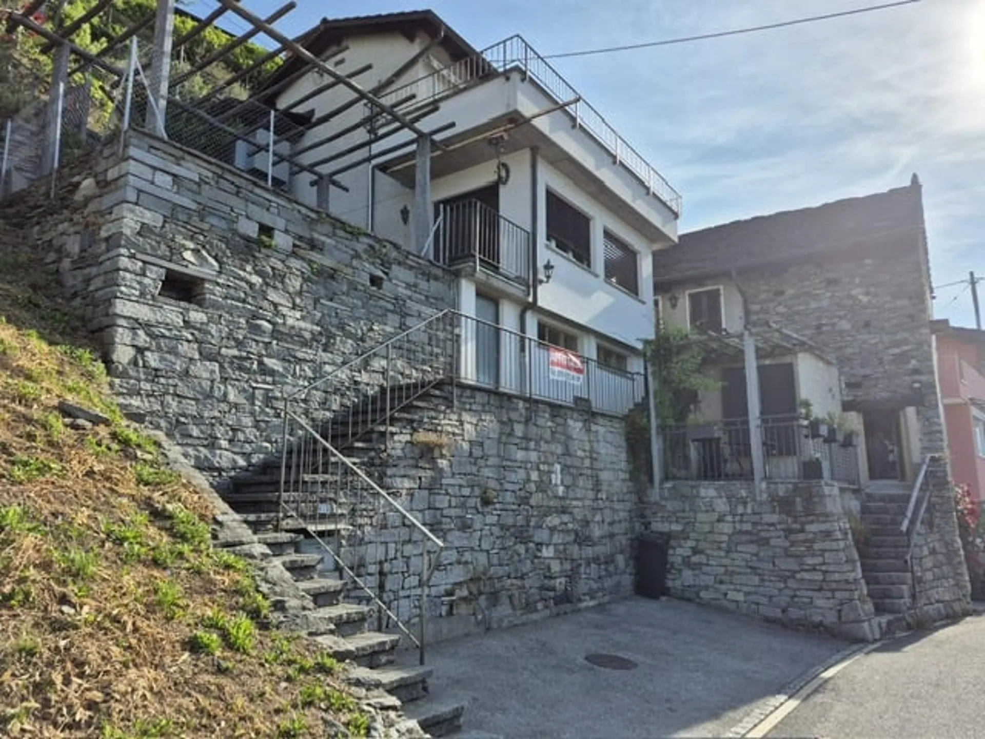 Miete Einzelhaus in Gordola, 2'200.- Chf/Monat verhandelbar
