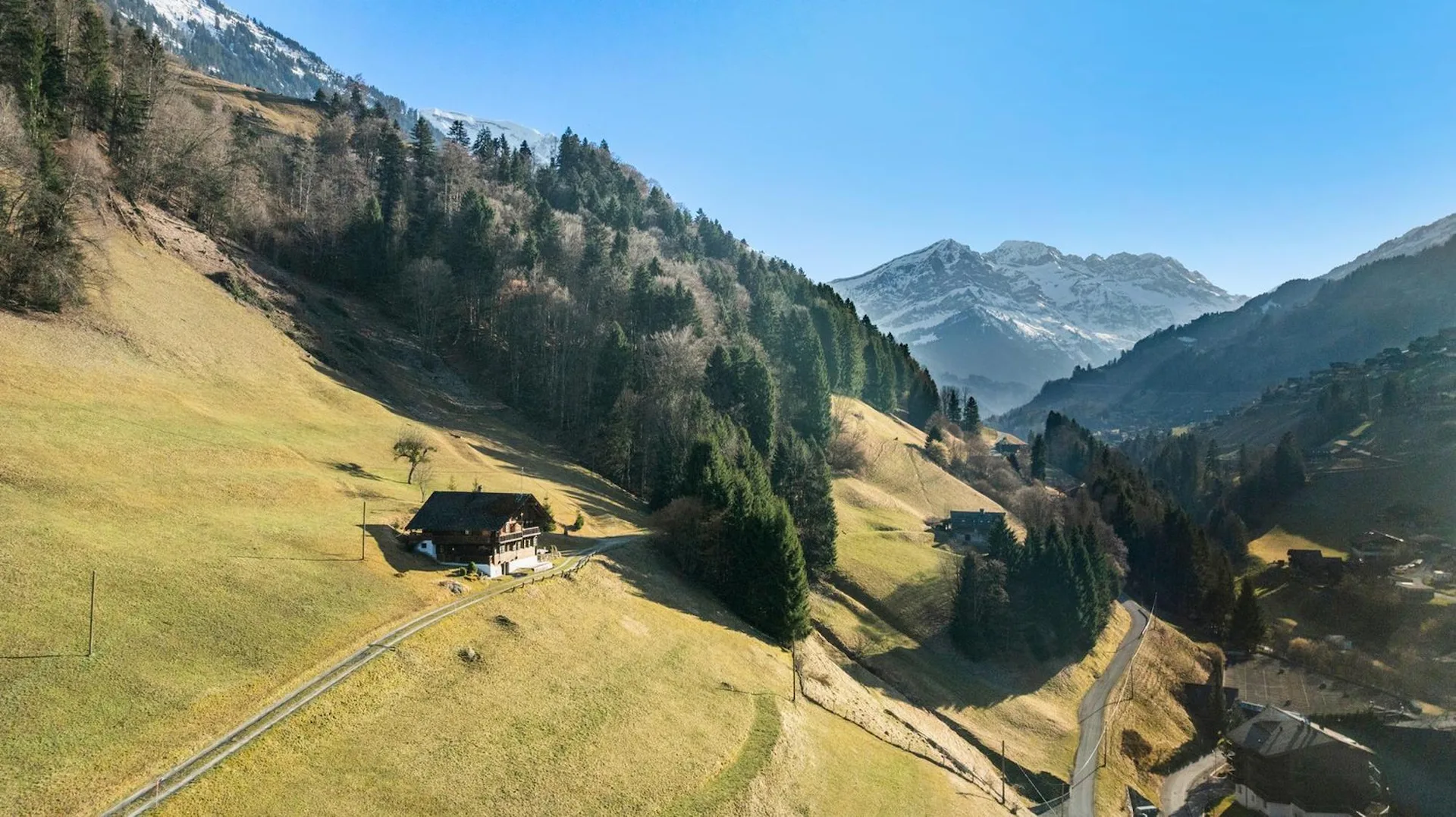 Exclusivité : Magnifique chalet authentique avec fort potentiel