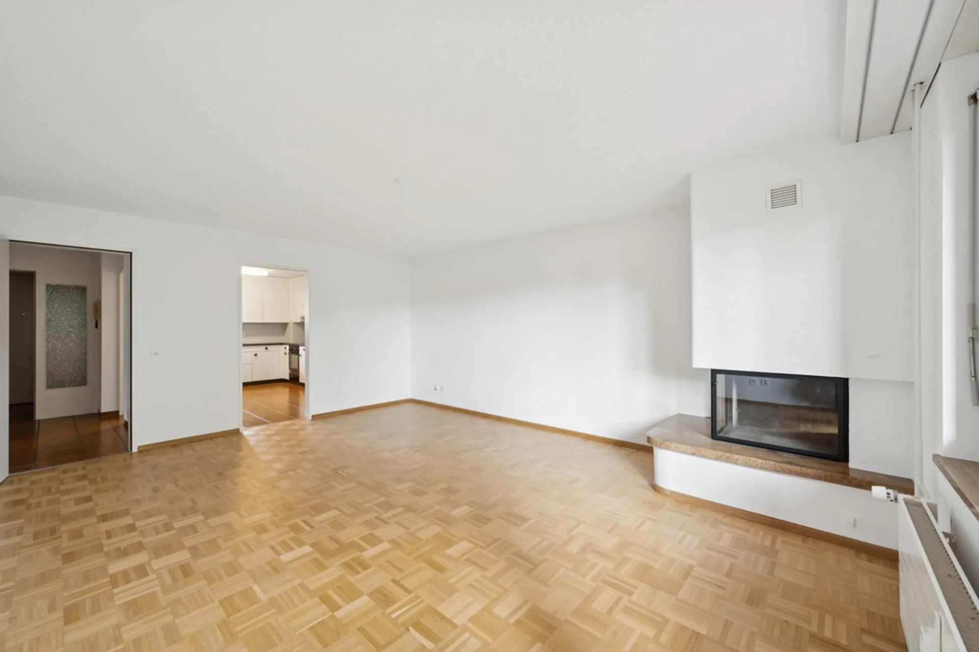 Spacious 5.5-room apartment with private garden area