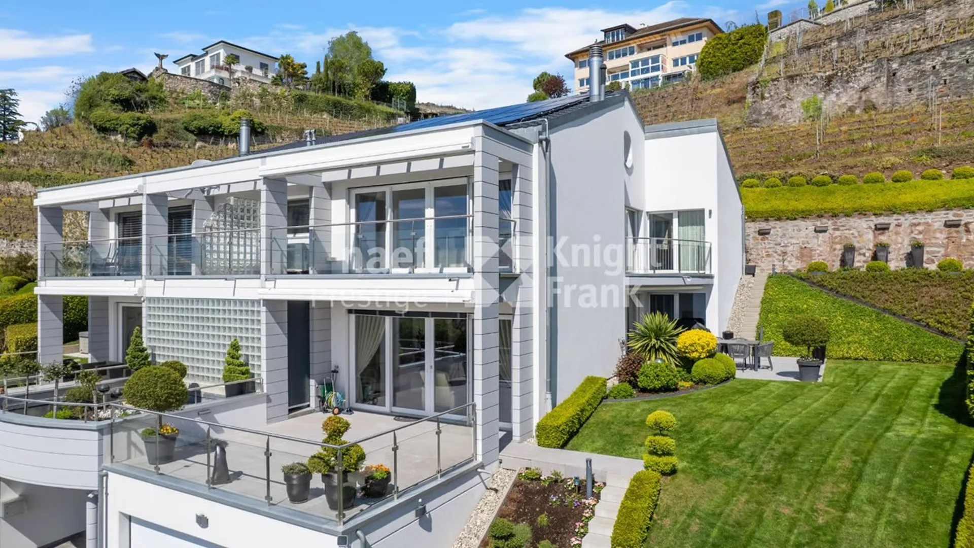 Maison jumelle de 7.5 pièces avec une vue panoramique sur le lac à vendre à Montreux