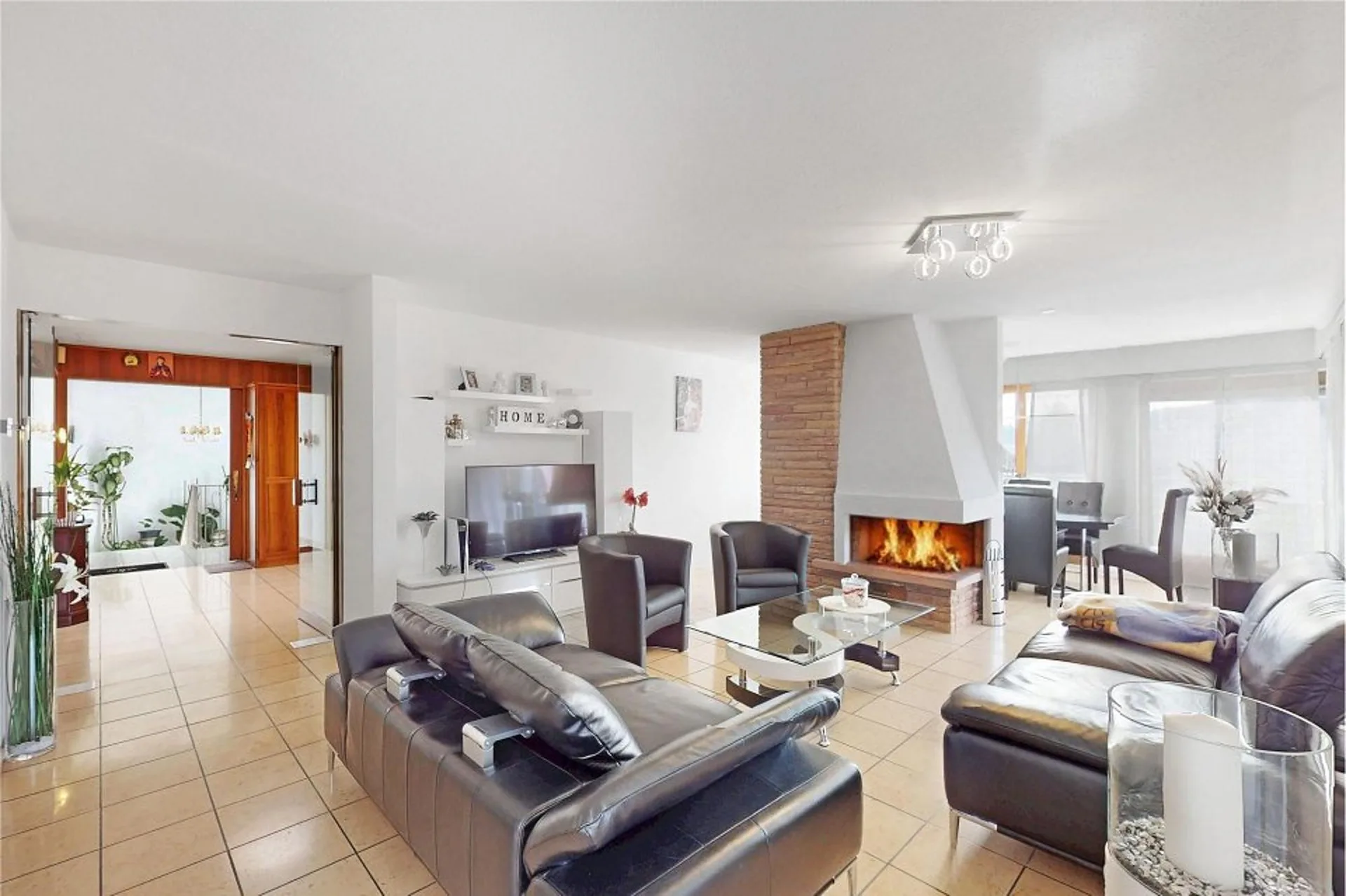 Attika-Penthouse im Zentrum - Cheminée, 2 Parkplätze inklusive, neue Pelletheizung