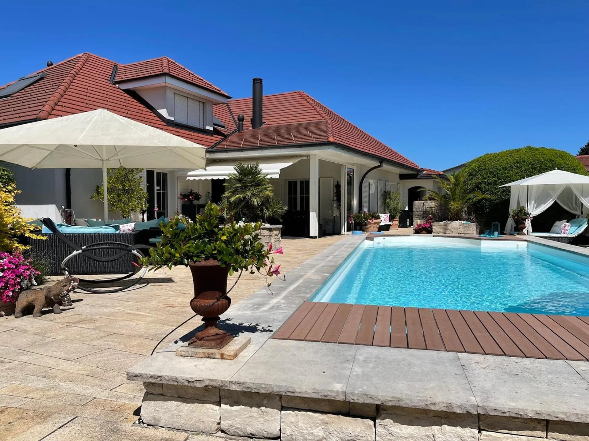 Casa familiare esclusiva con piscina, grande giardino e riserva di terreno edificabile