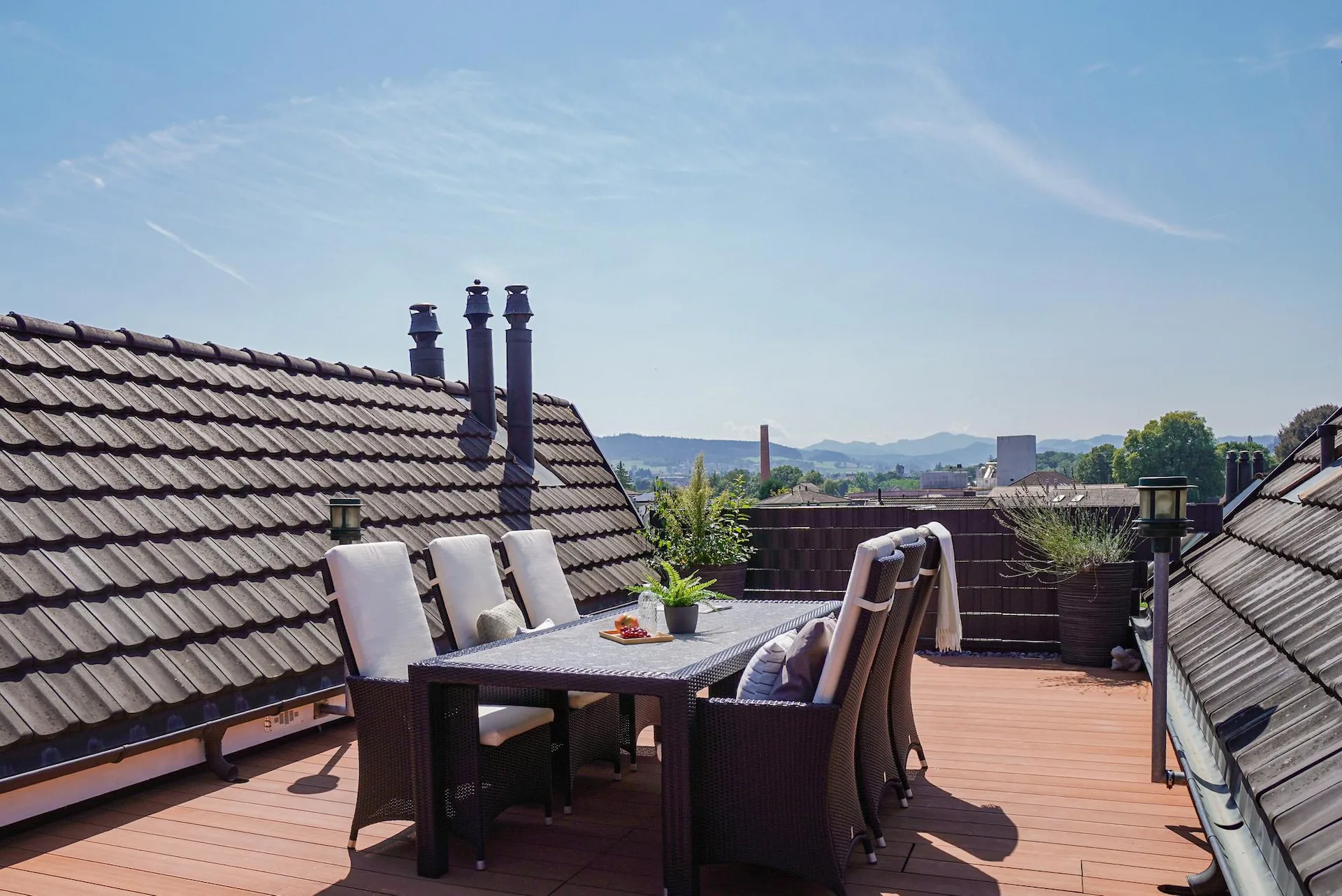 GROSSZÜGIGE DACHWOHNUNG MIT TRAUMTERRASSE