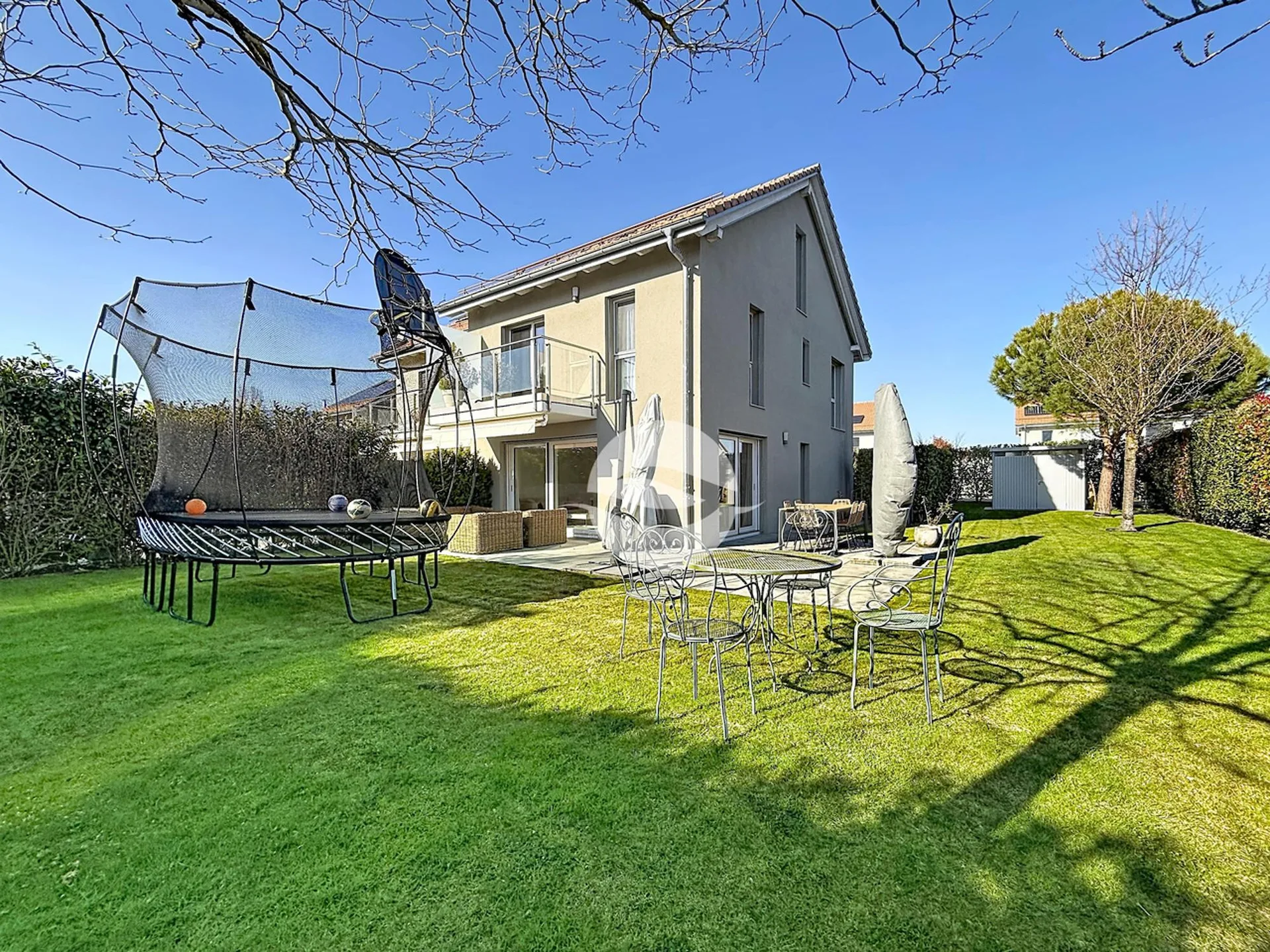 Belle villa jumelle avec jardin