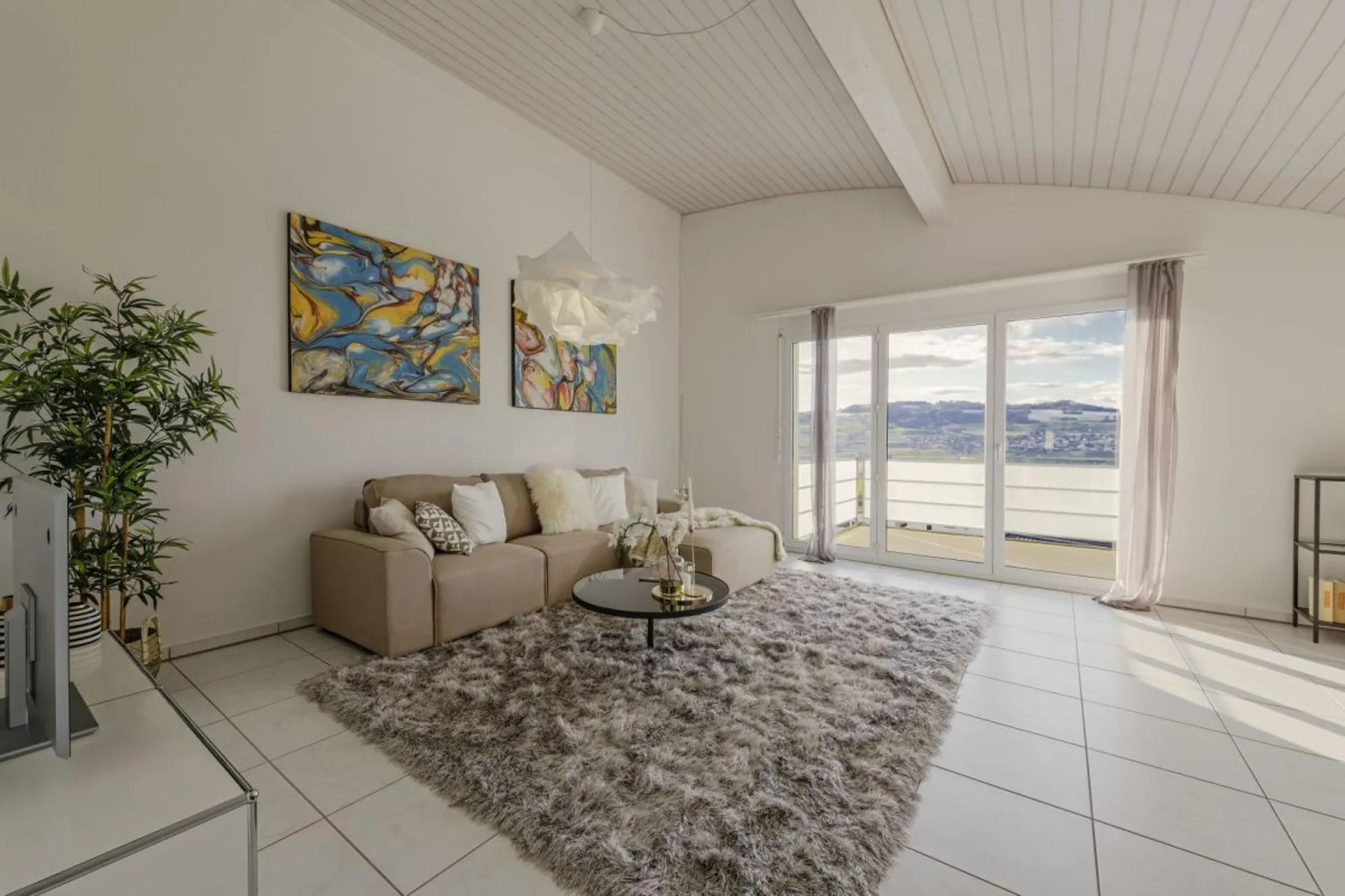 Attraktive Wohnung mit See- und Weitblick im wunderbaren Meisterschwanden
