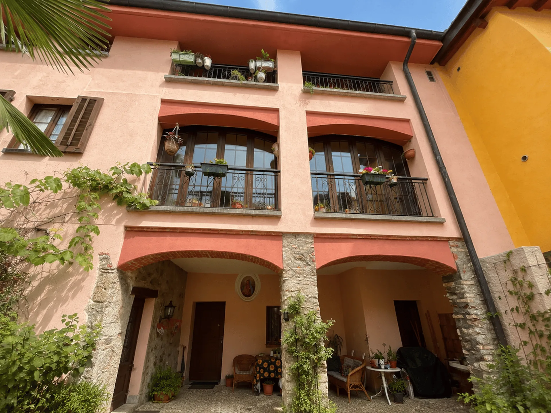 BEDANO - TWO-FAMILY HOUSE IN HISTORIC CENTER FOR SALE