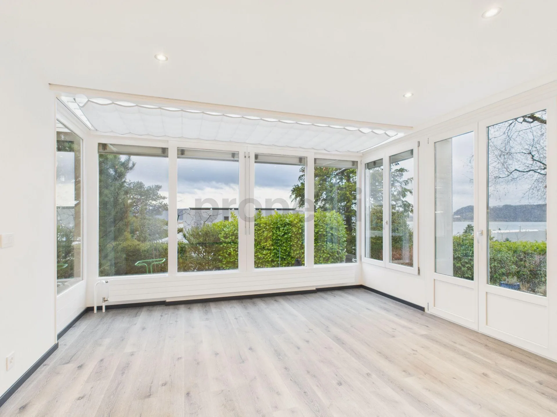 Moderne 6,5-Zimmer-Reihenhaus mit Garten in La Neuveville