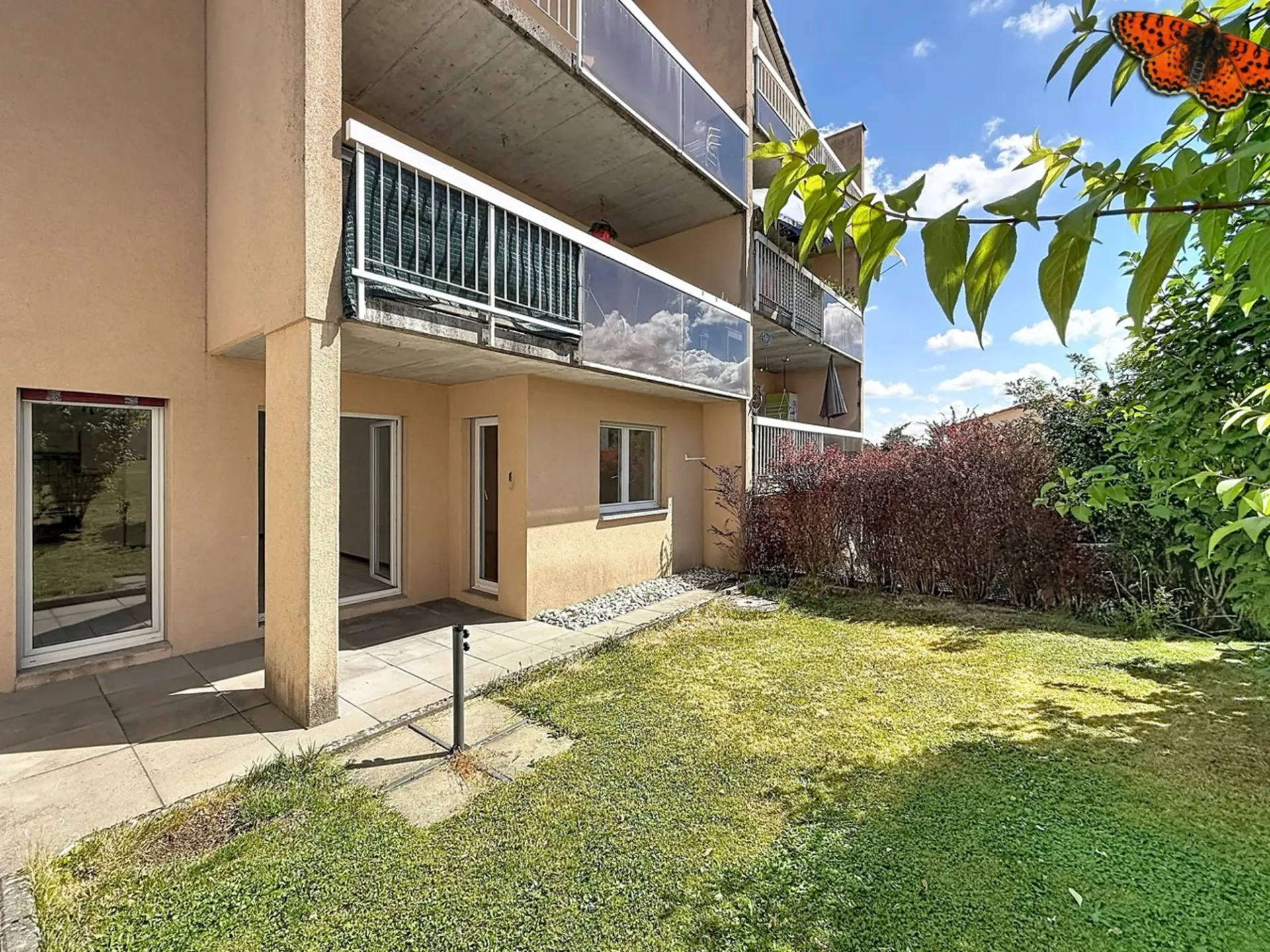 2 Stücke - Mit einer schönen Terrasse!