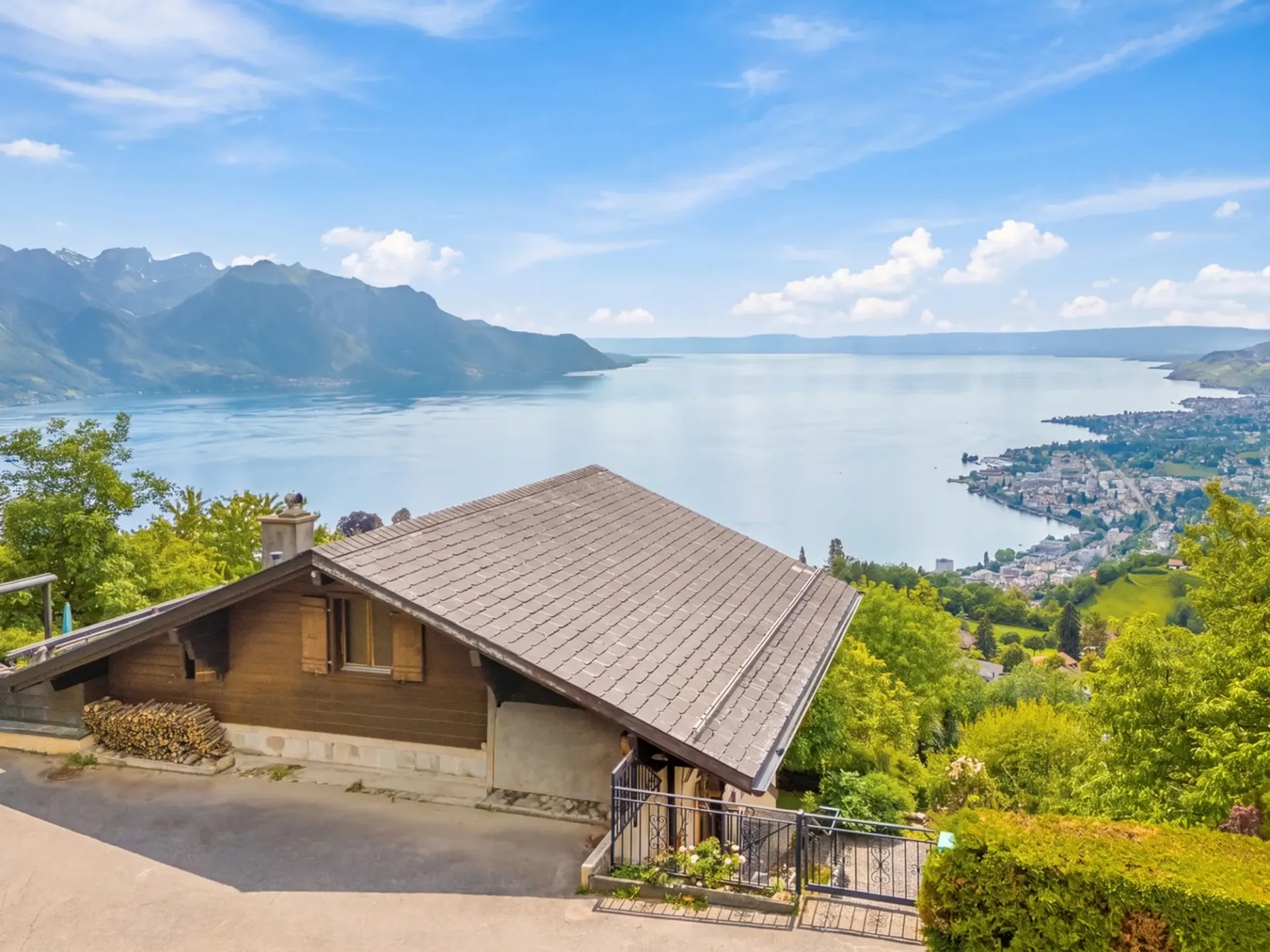 Chalet mit außergewöhnlichem Panorama über den Genfer See!