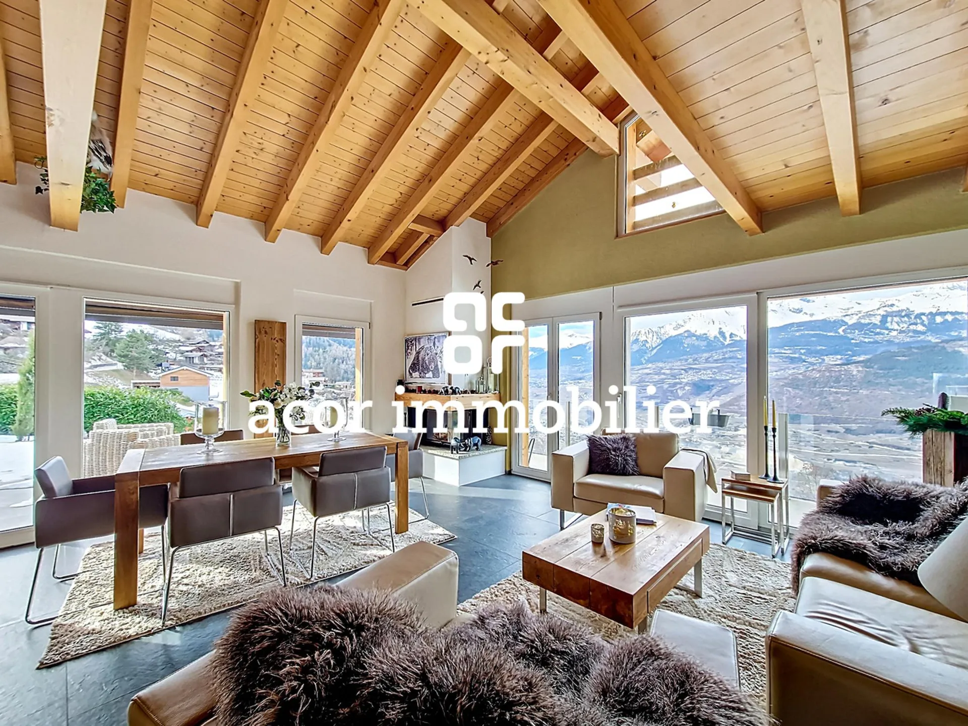 Chalet de charme rénové avec vue exceptionnelle à Daillet!