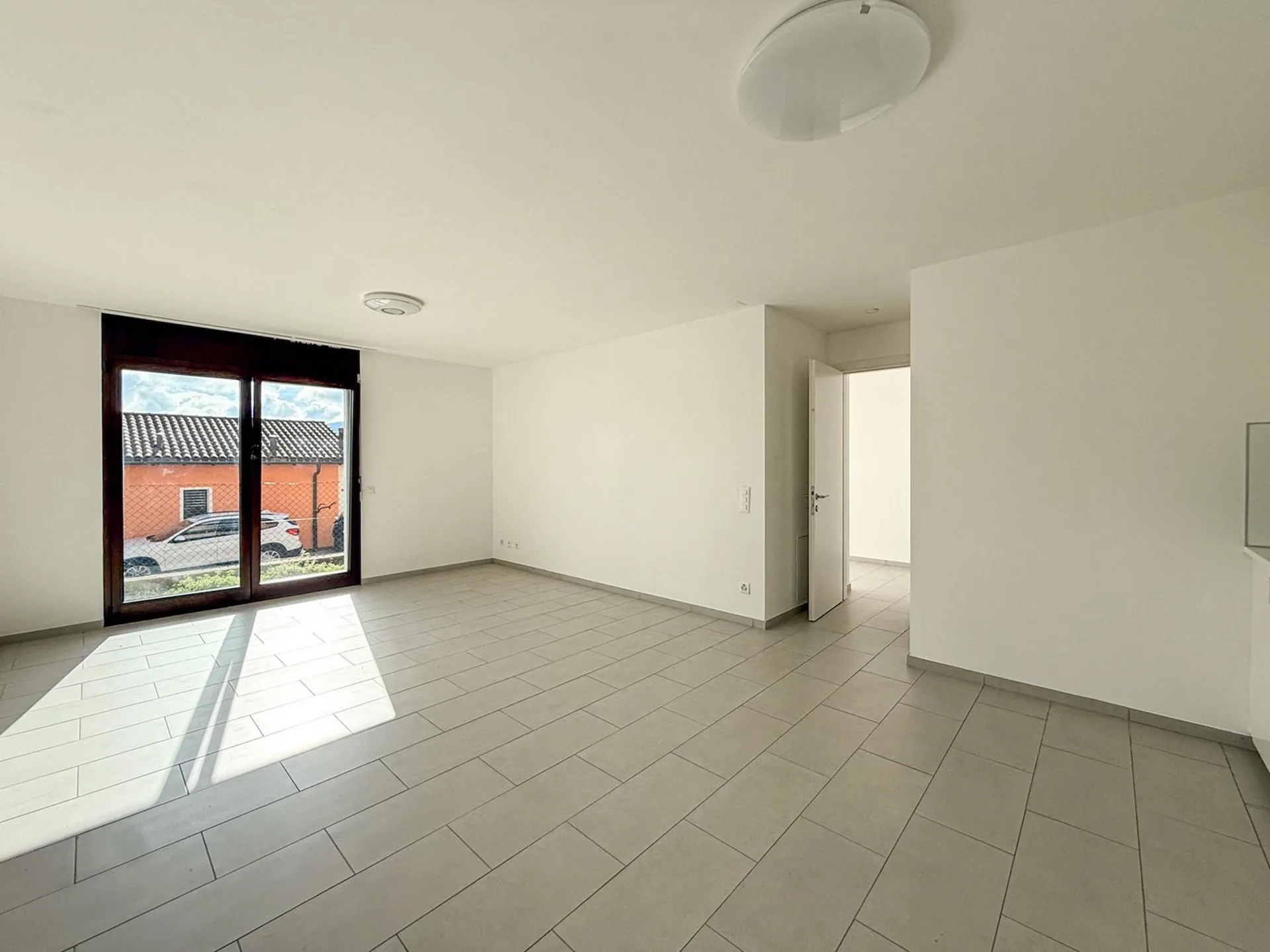 Moderno 2.5 locali con giardino a Vernate