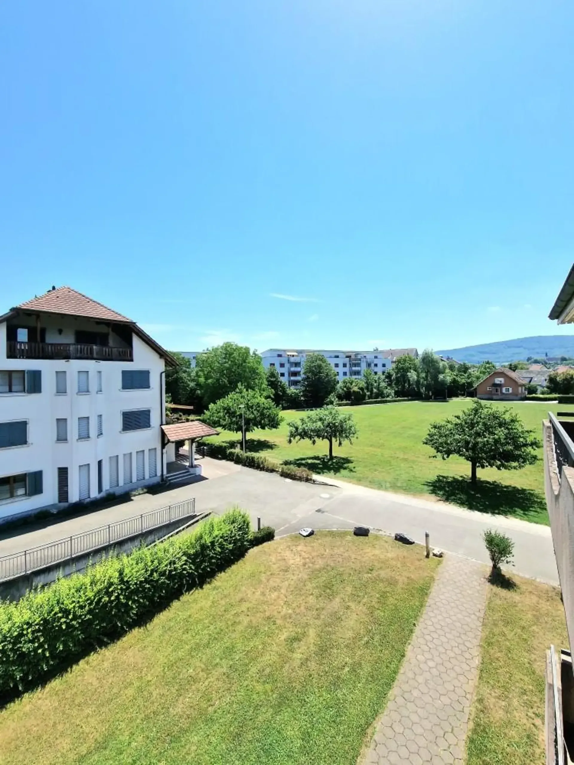Schöne, helle Wohnung mit zwei Balkonen in ruhiger Umgebung