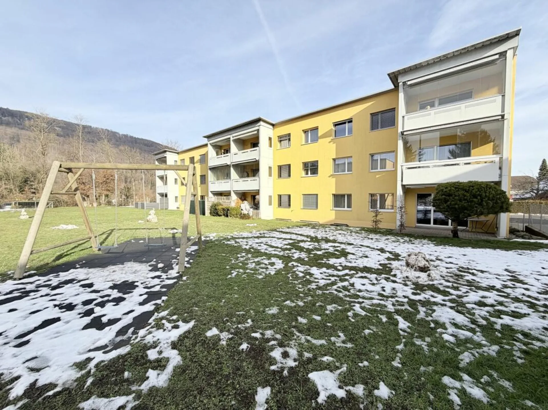 Appartement familial de 4,5 pièces avec beaucoup de lumière et d'espace vert