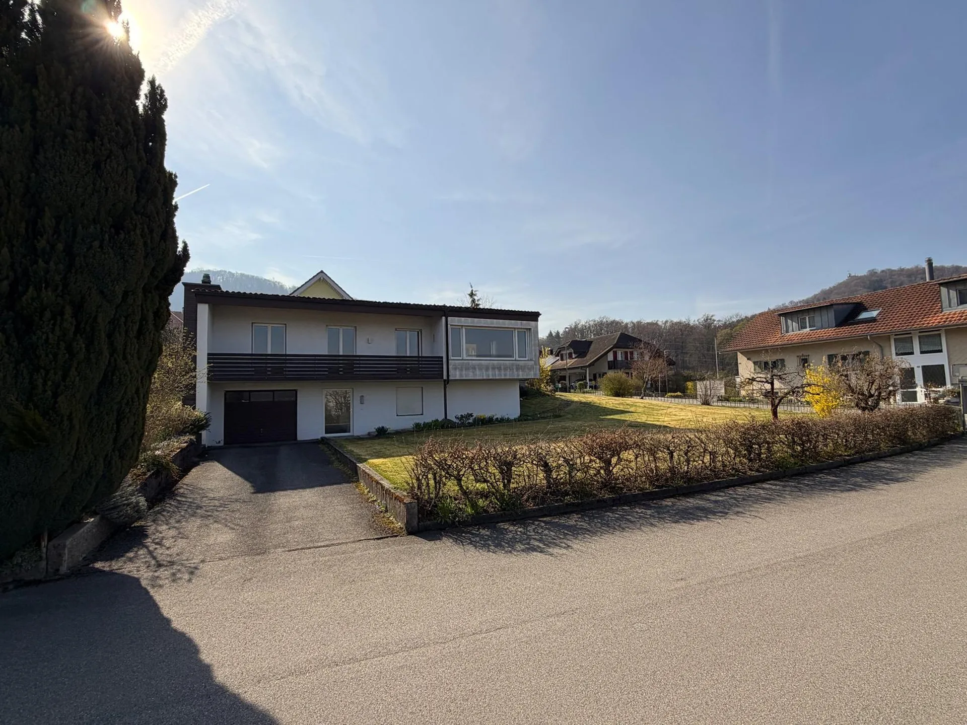 EFH AN SONNIGER UND RUHIGER LAGE MIT AUSBAUPOTENTIAL AUF 880 M2 GRUNDSTÜCK