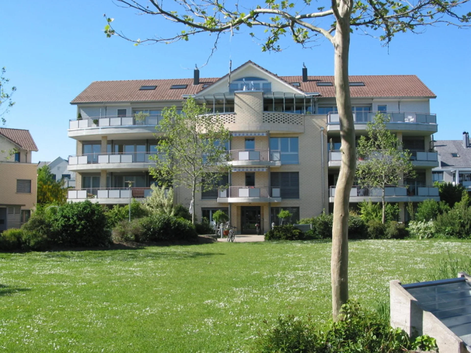Zu vermieten: 4.5-Zimmer-Wohnung mit grossem Sitzplatz an ruhiger Lage