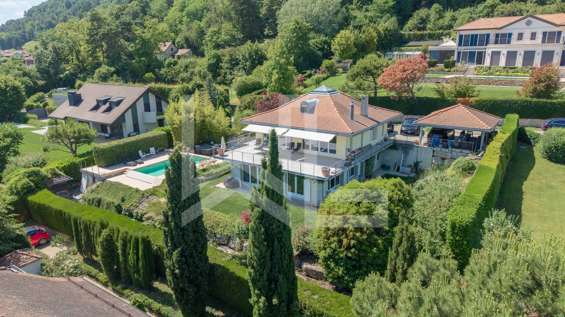 Superbe propriété contemporaine avec vue panoramique