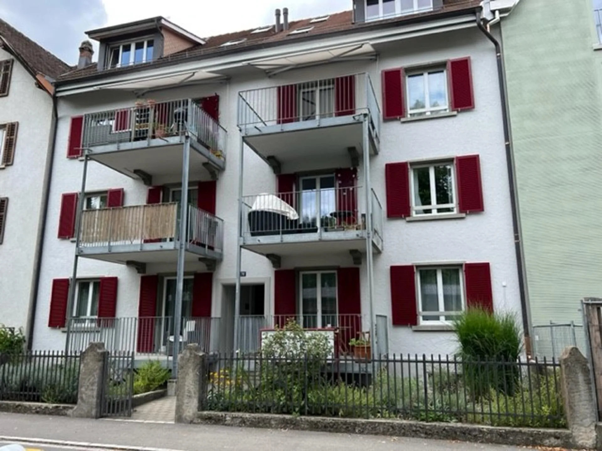 Charmante Dachwohnung auf 2 Etagen mit viel Holz