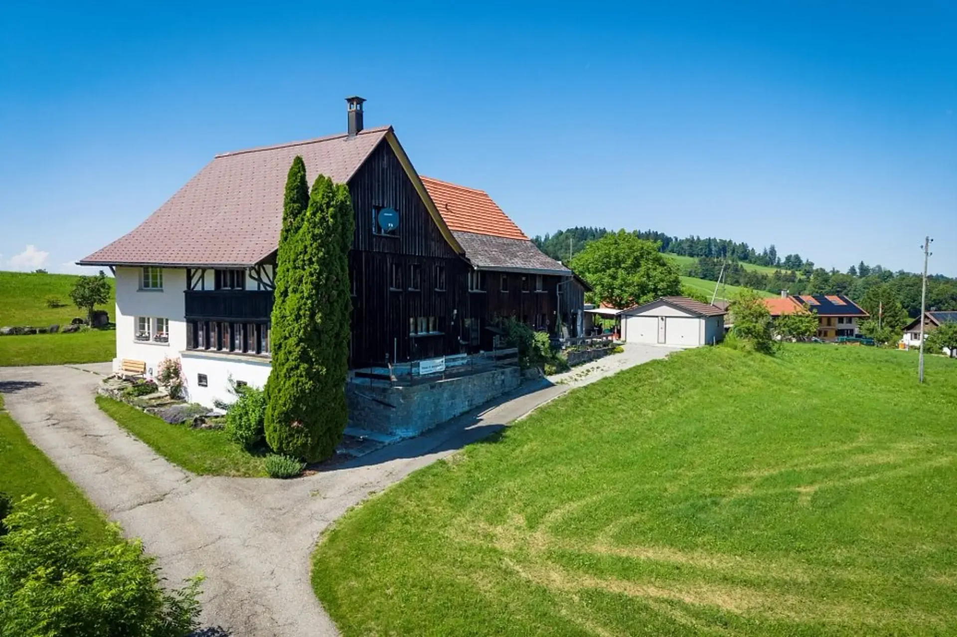 Gemütlich Leben und Geniessen mit Bergsicht in der Gemeinde Bäretswil
