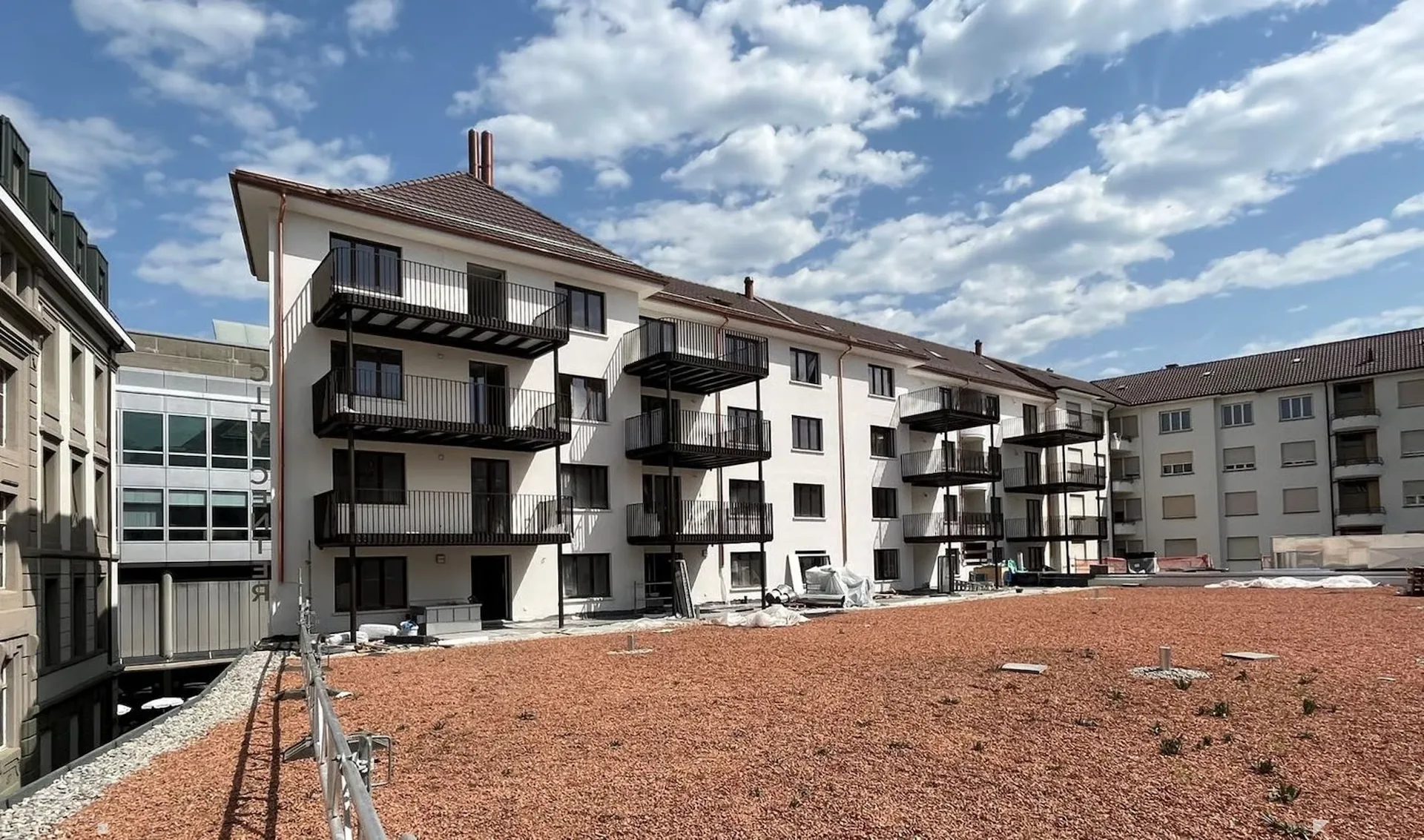 Schöne 2.5-ZW mit 2 Balkone im Zentrum von Biel