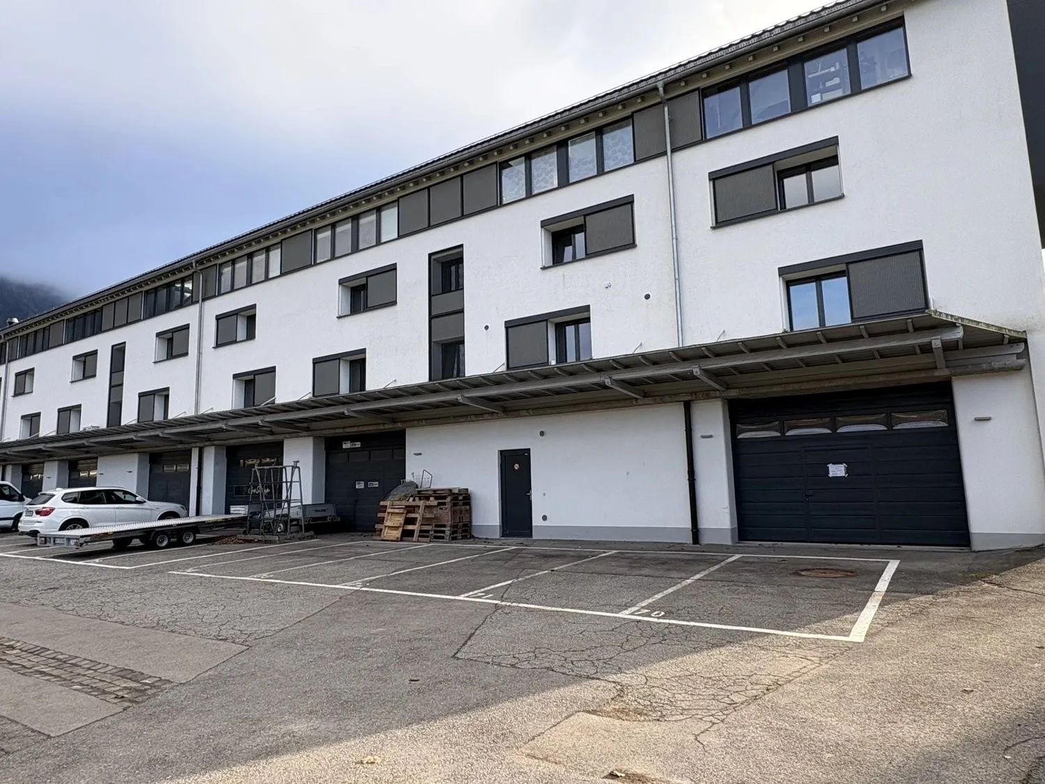 Dépôt / atelier brut de 79 m2 dans l'ancien arsenal à Bex
