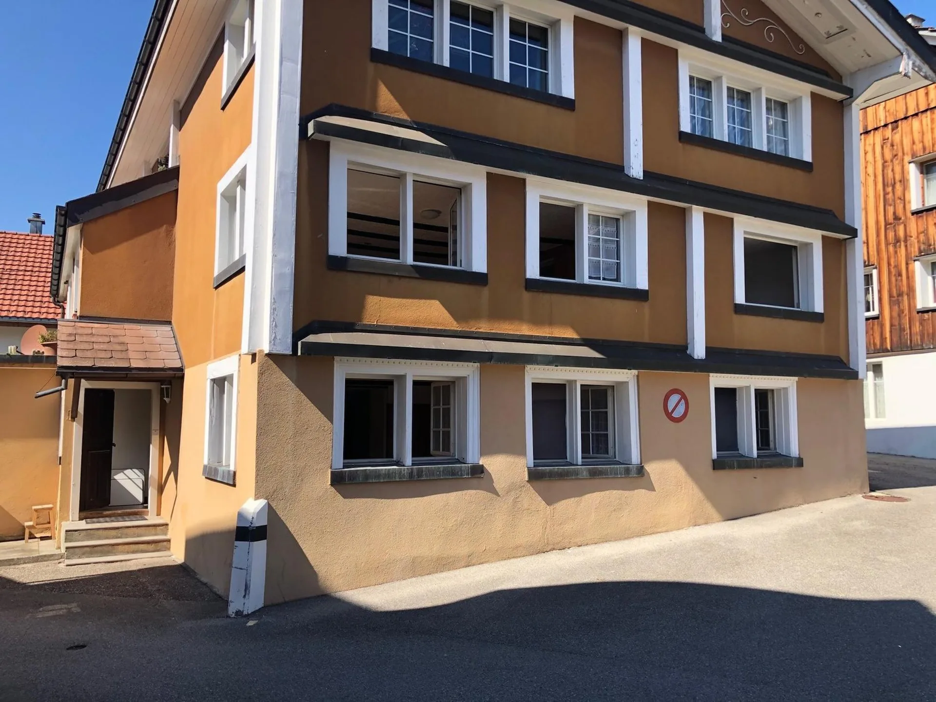 Grosse 4,5 Zimmer Wohnung