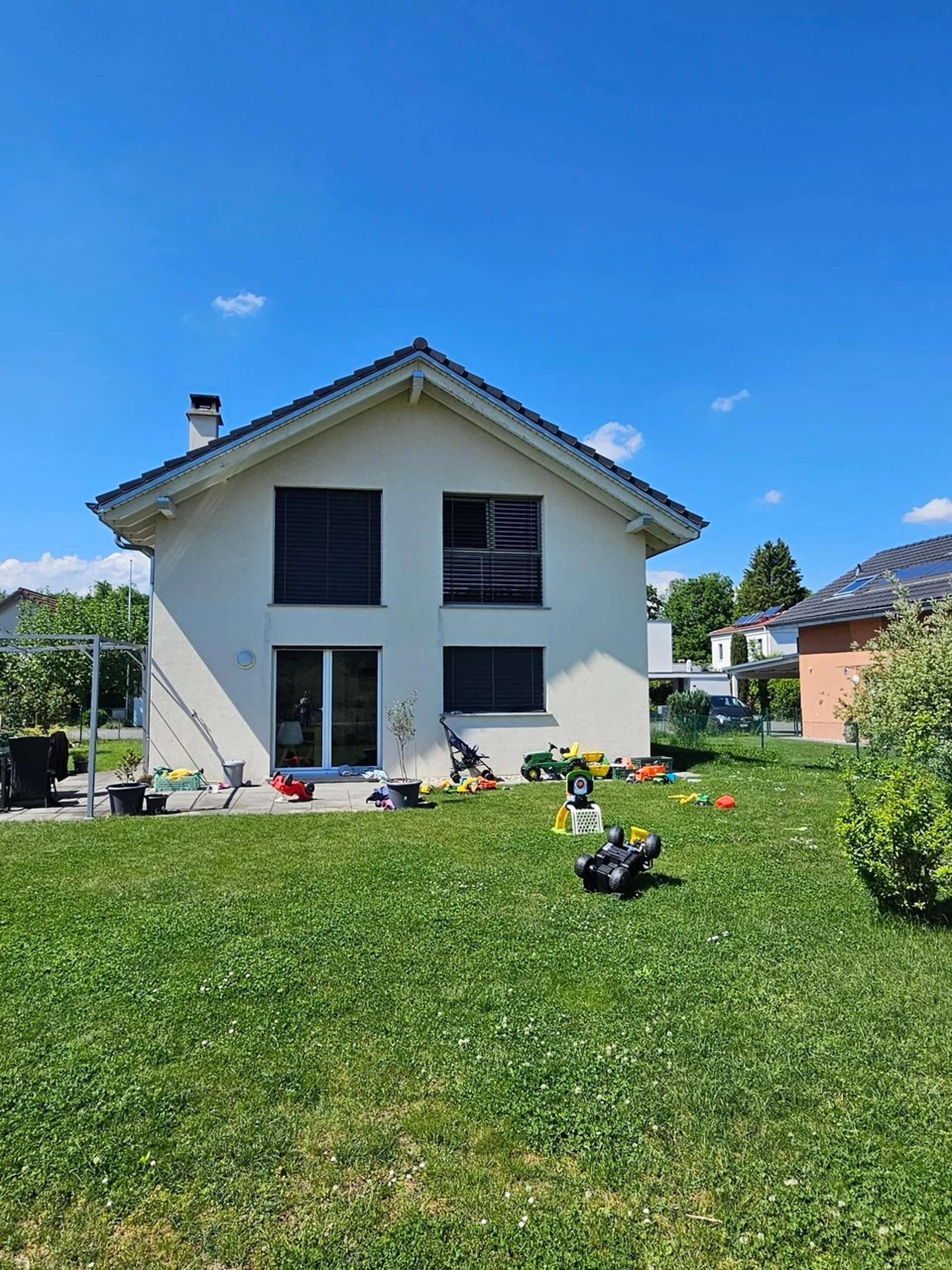 Faoug VD zur Miete superbe Villa mit 5.5 Zimmern und großem baumgesäumten Garten