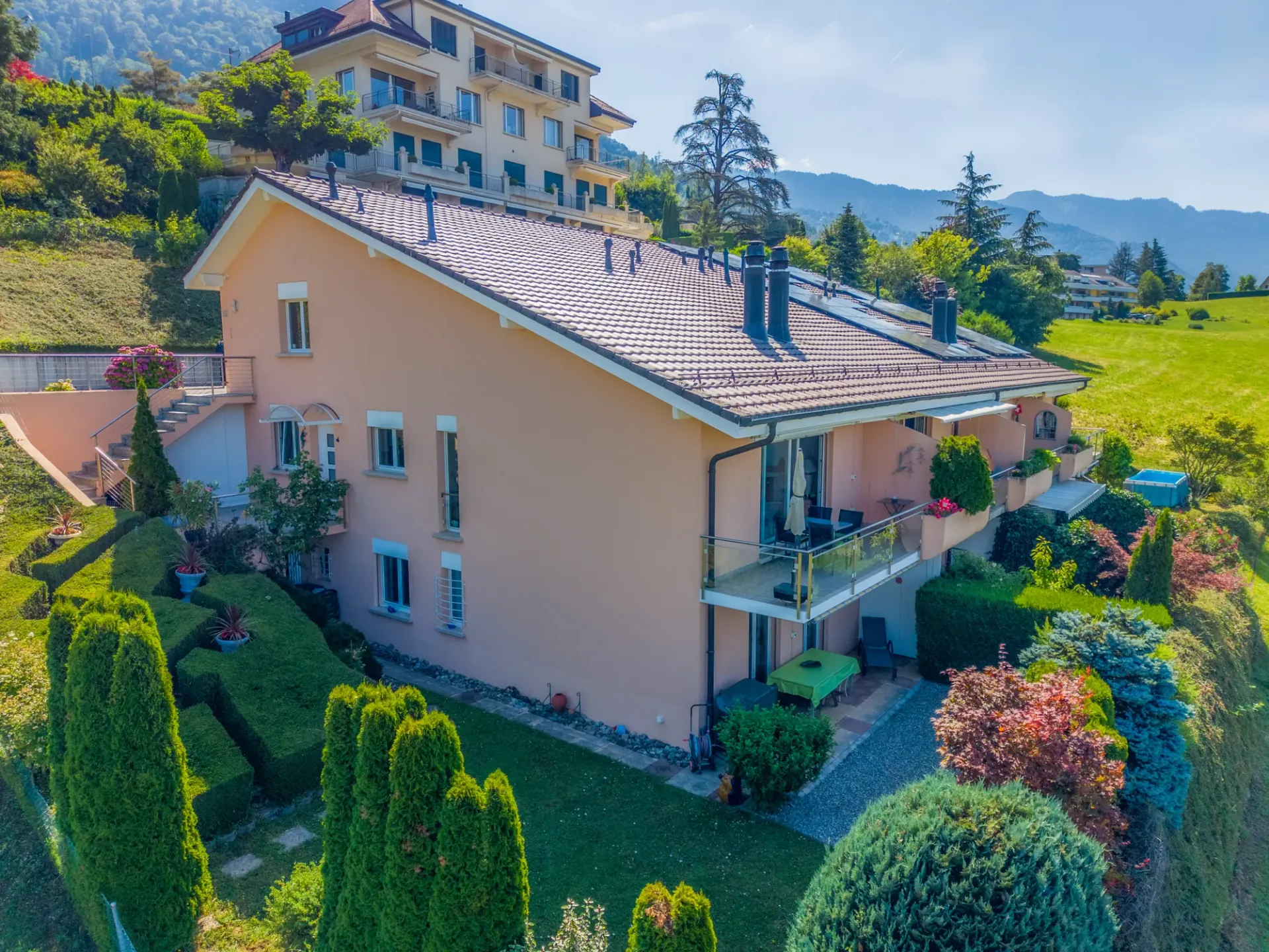 MONTREUX - SPACIEUSE VILLA MITOYENNE AVEC VUE PANORAMIQUE