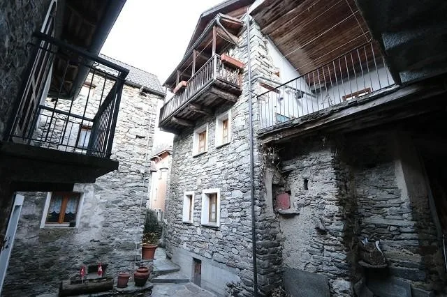 2 1/2-Zimmer-Duplex Wohnung in 2 FMH / appartamento duplex di 2 1/2...