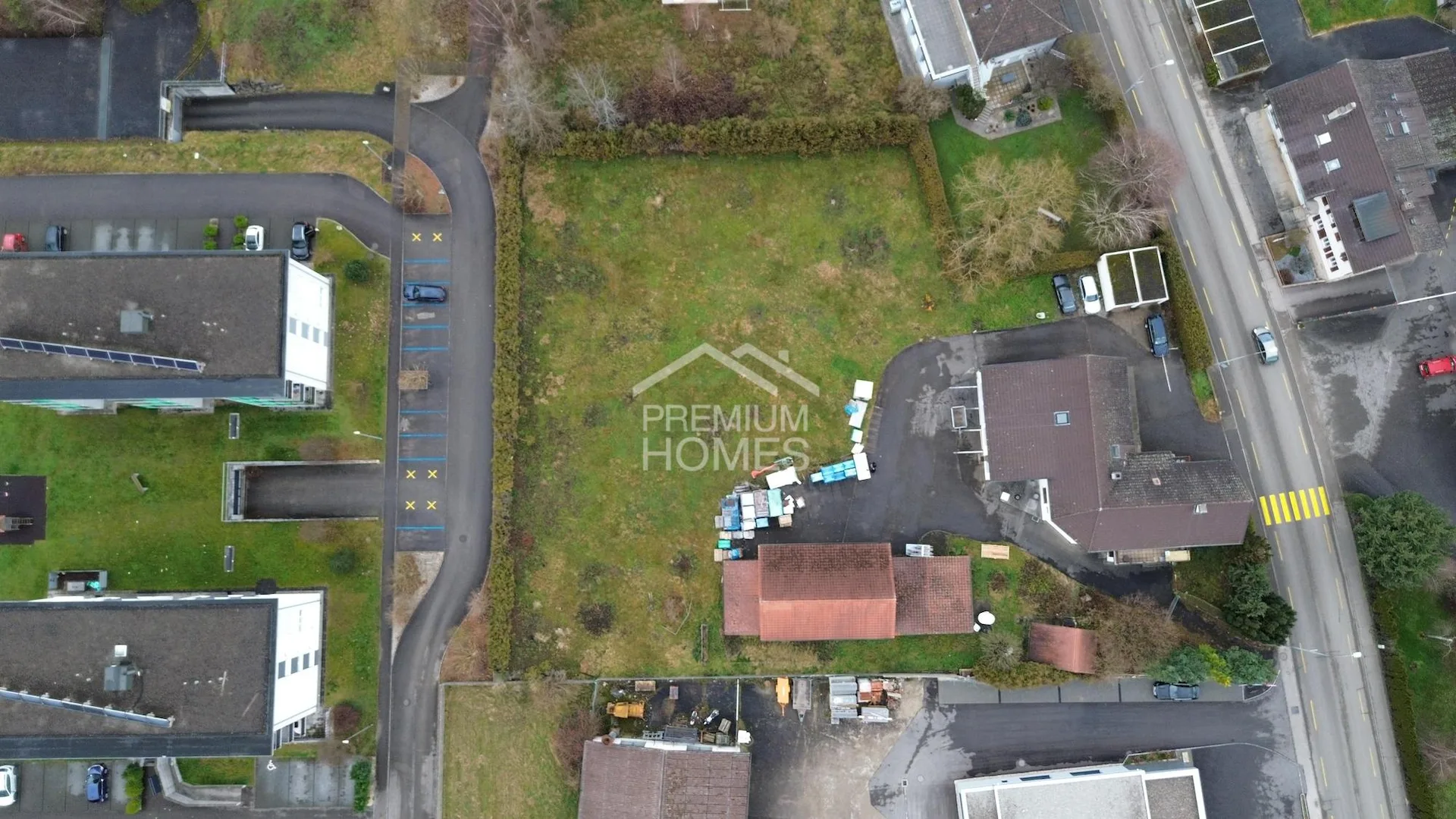 Terrain à bâtir avec immeuble et fort potentiel