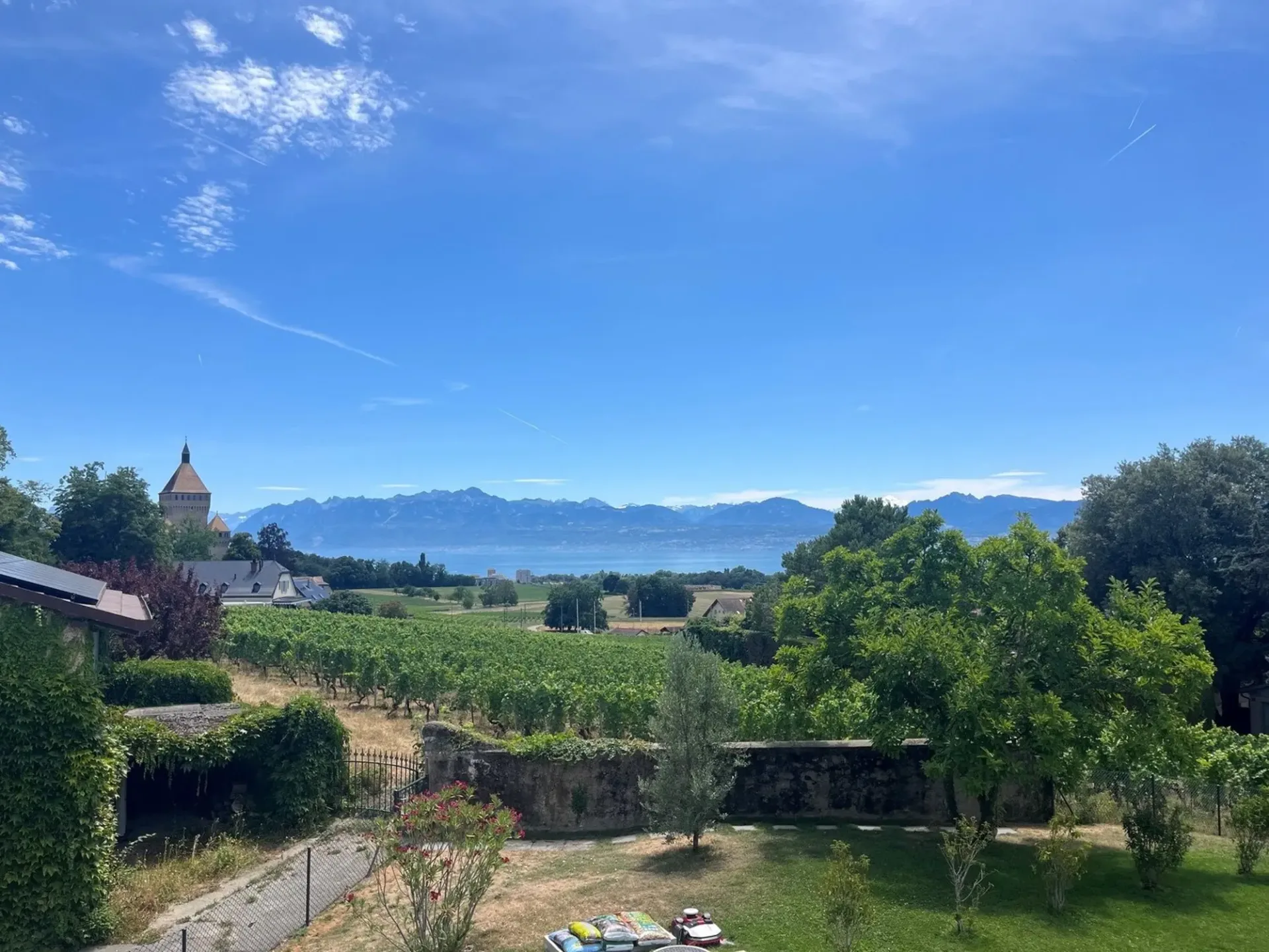 Vufflens-le-Château (9 Minuten von Morges): zur Miete wunderschönes neuwertiges 4,5-Zimmer-Apartment
