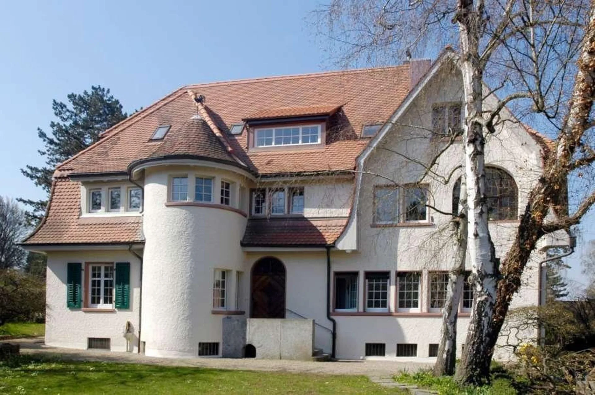Besondere Maisonette-Wohnung mit Galerie und Gartennutzung