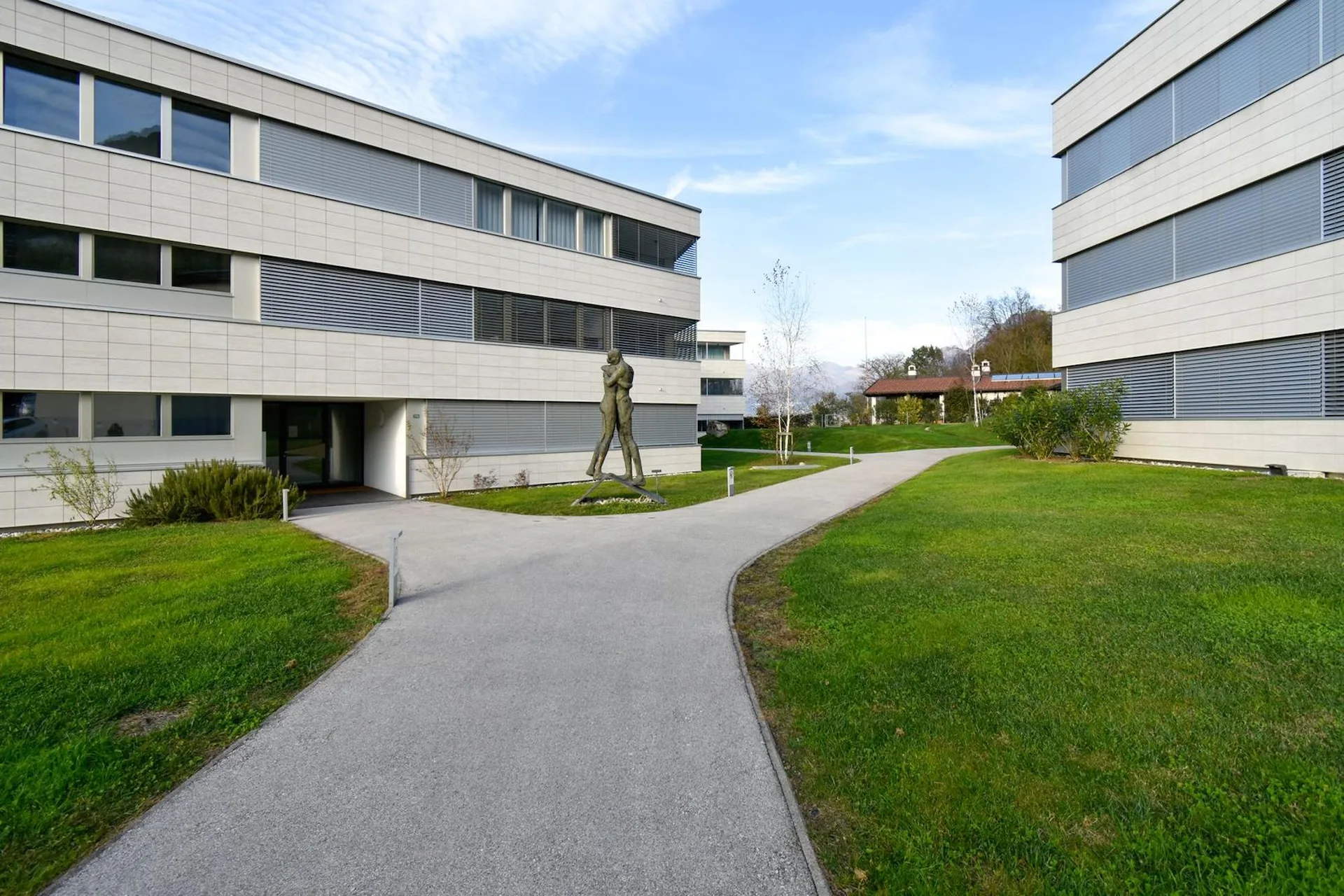 Moderne und geräumige 2.5-Zimmer-Wohnung in Pazzallo