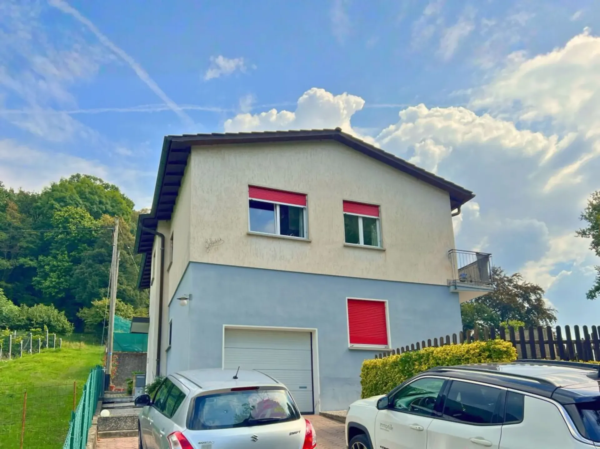 Interessante casa uni-bifamiliare in zona tranquilla e nel verde