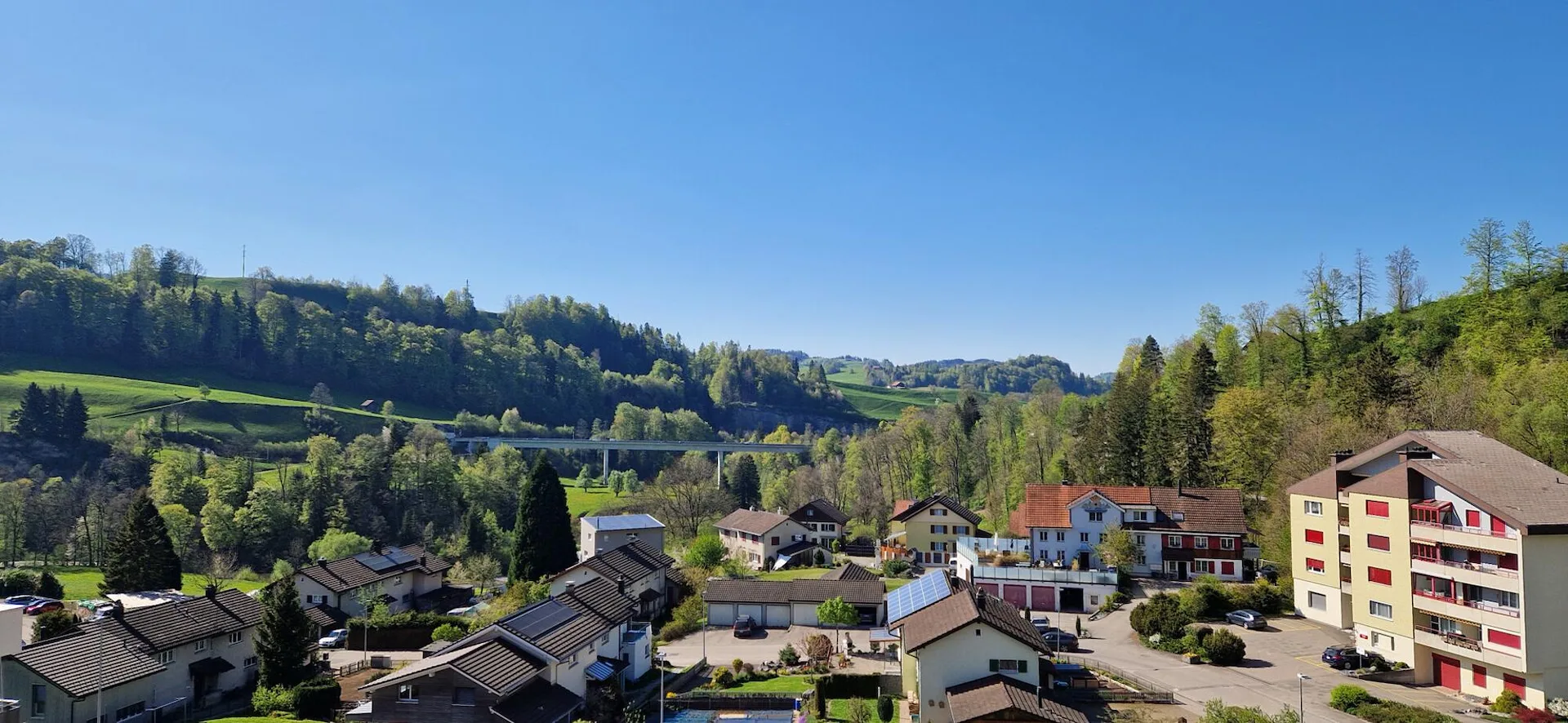 Lebensqualität auf einen Blick: Neubauwohnung mit Weitblick ins Grüne